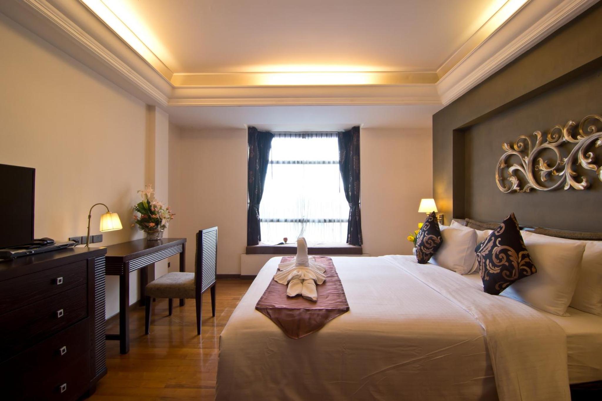 One-Bedroom Suite - Photo 9