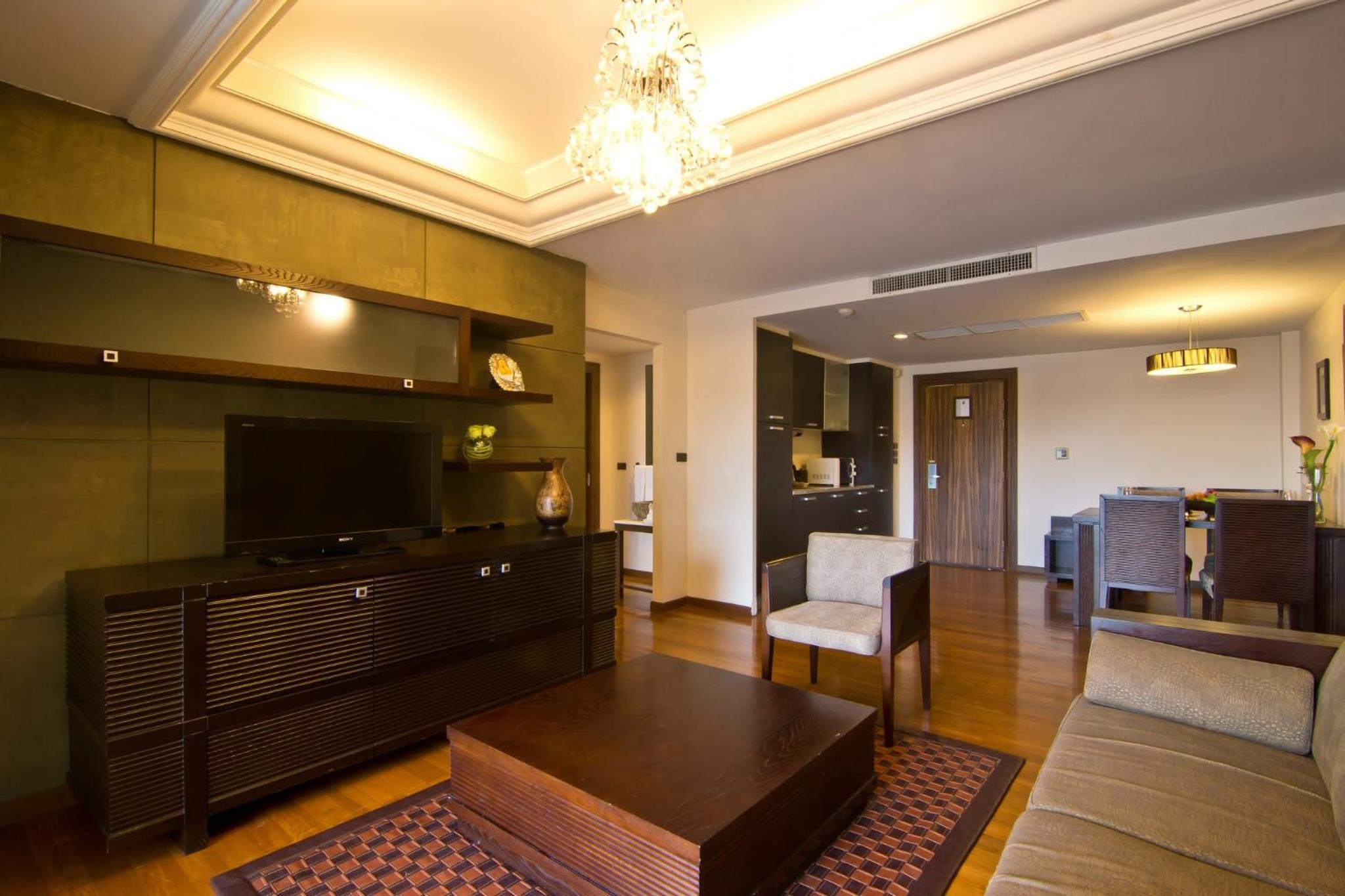 One-Bedroom Suite - Photo 8