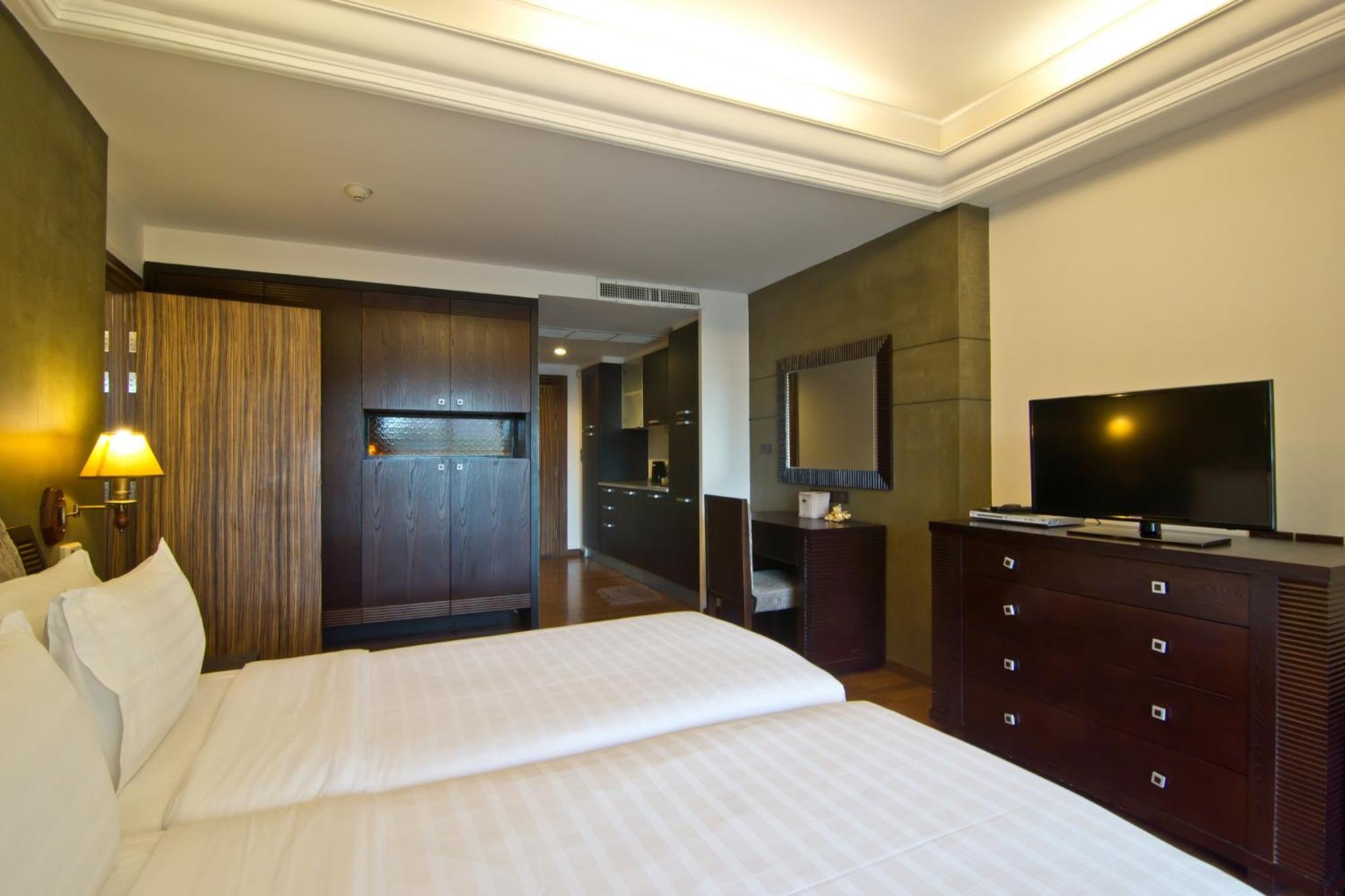 Two-Bedroom Mantra Suite - Photo 13