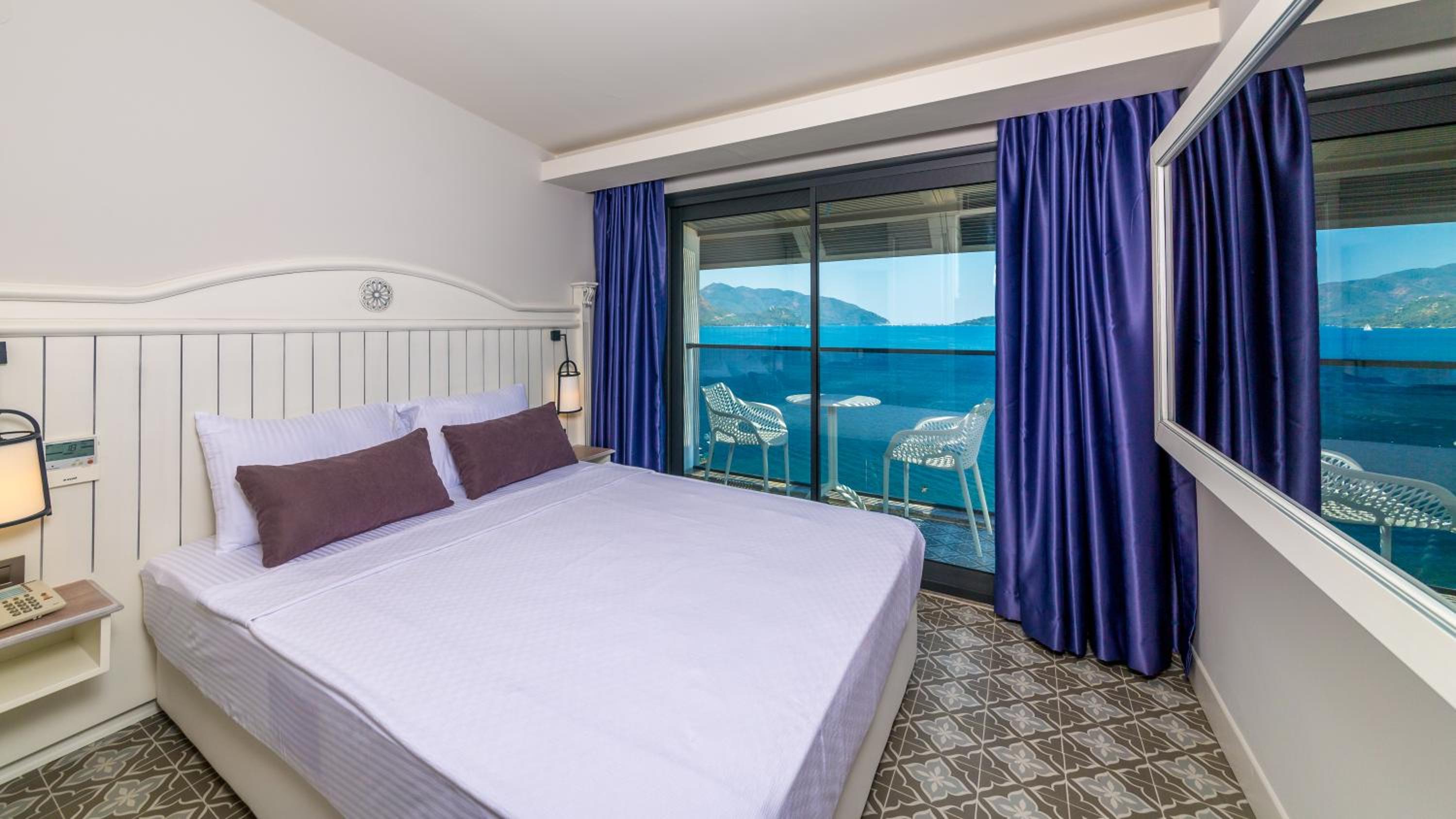 Deluxe Double Room with Sea View - Photo 8