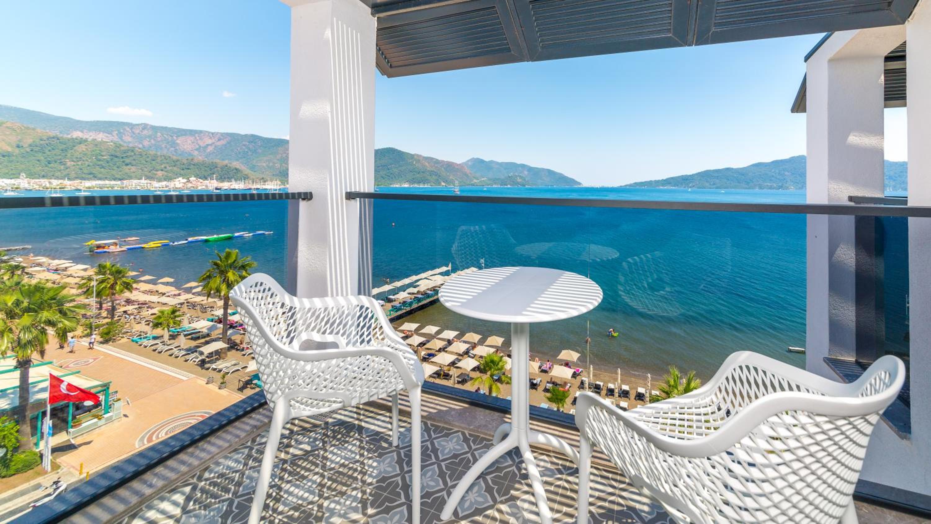 Deluxe Double Room with Sea View - Photo 7