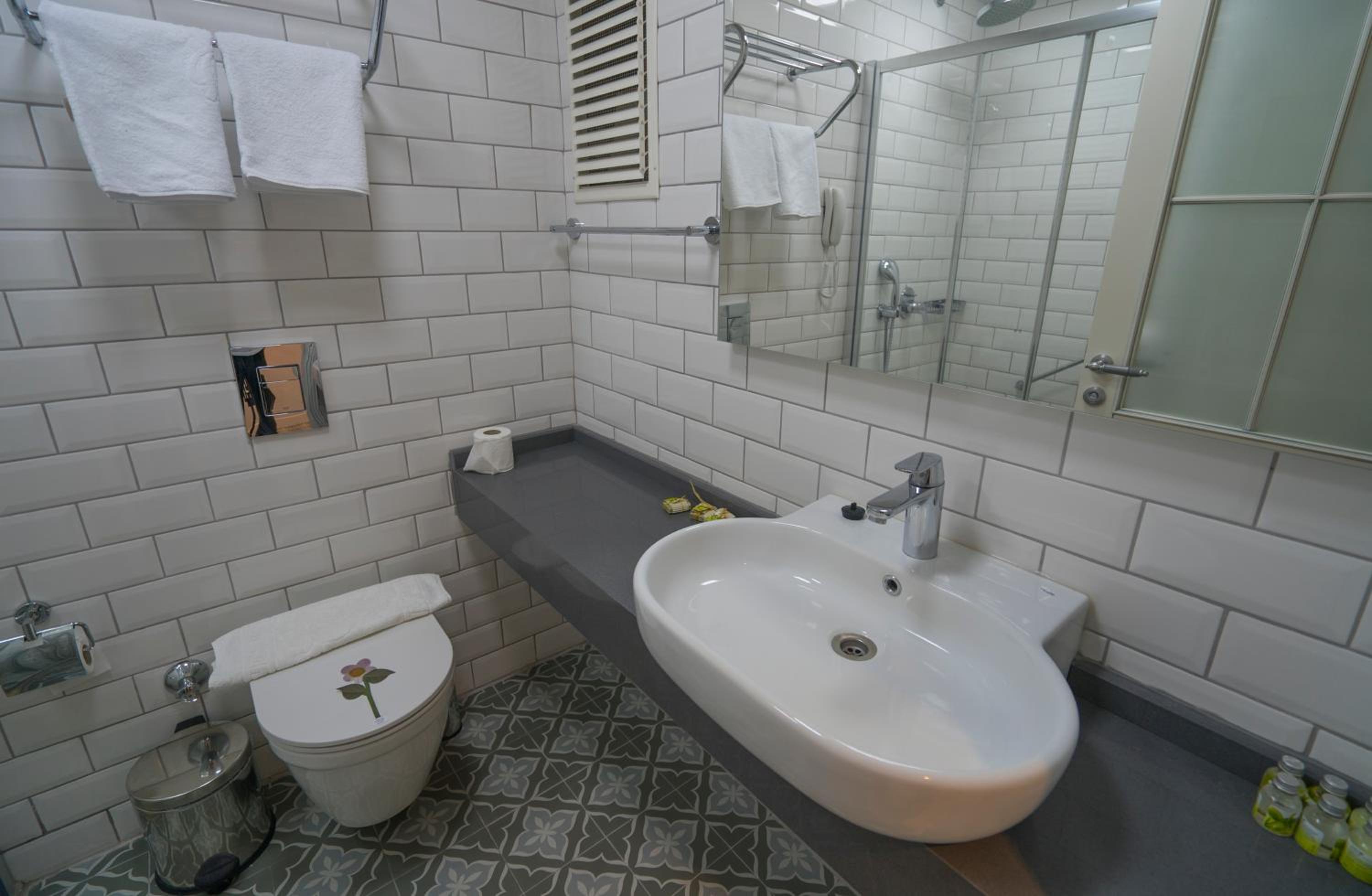 Deluxe Double Room with Sea View - Photo 4