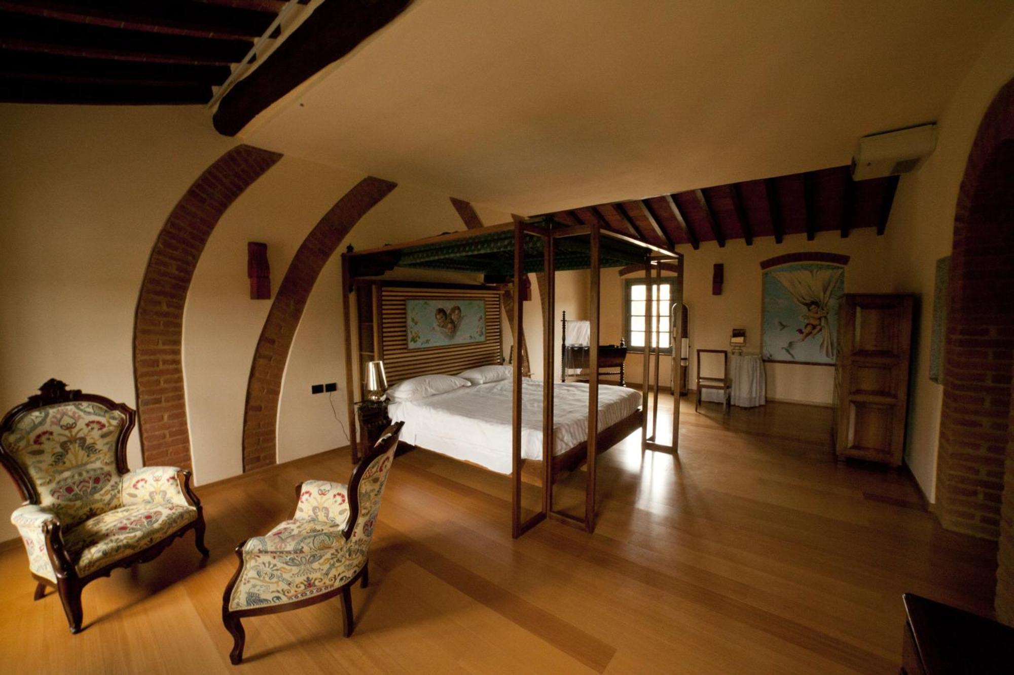 Suite - Photo 2