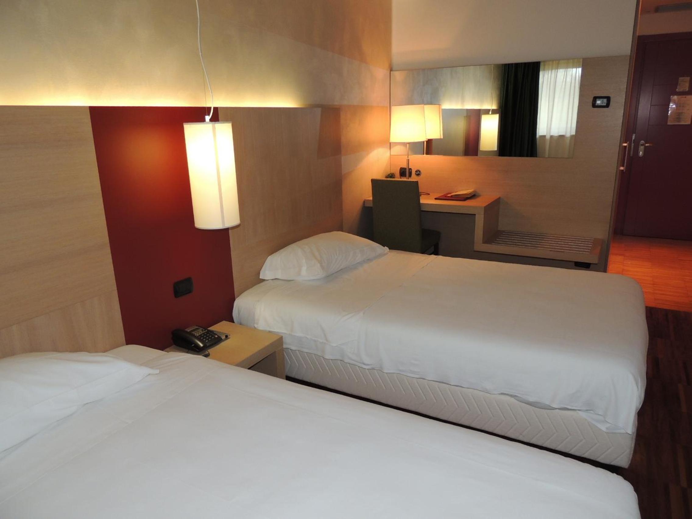 Twin Room - Photo 2