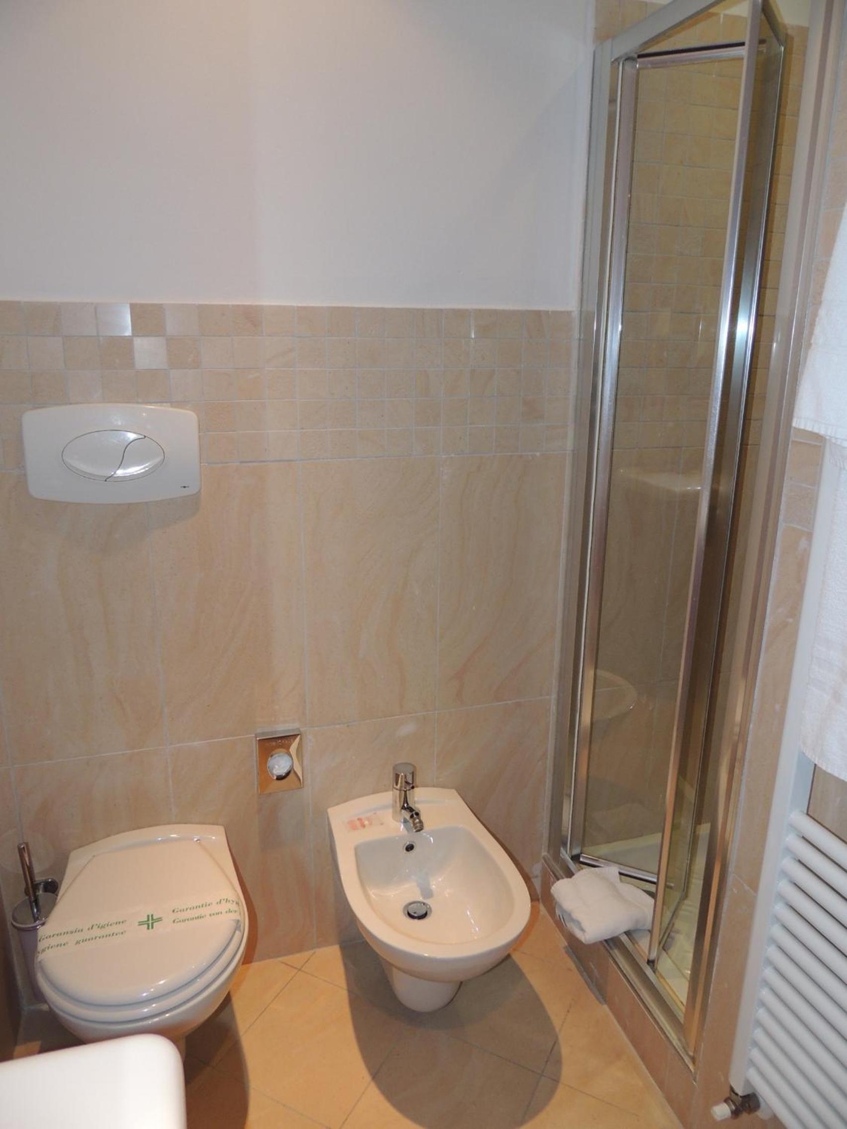 Double Room - Photo 3