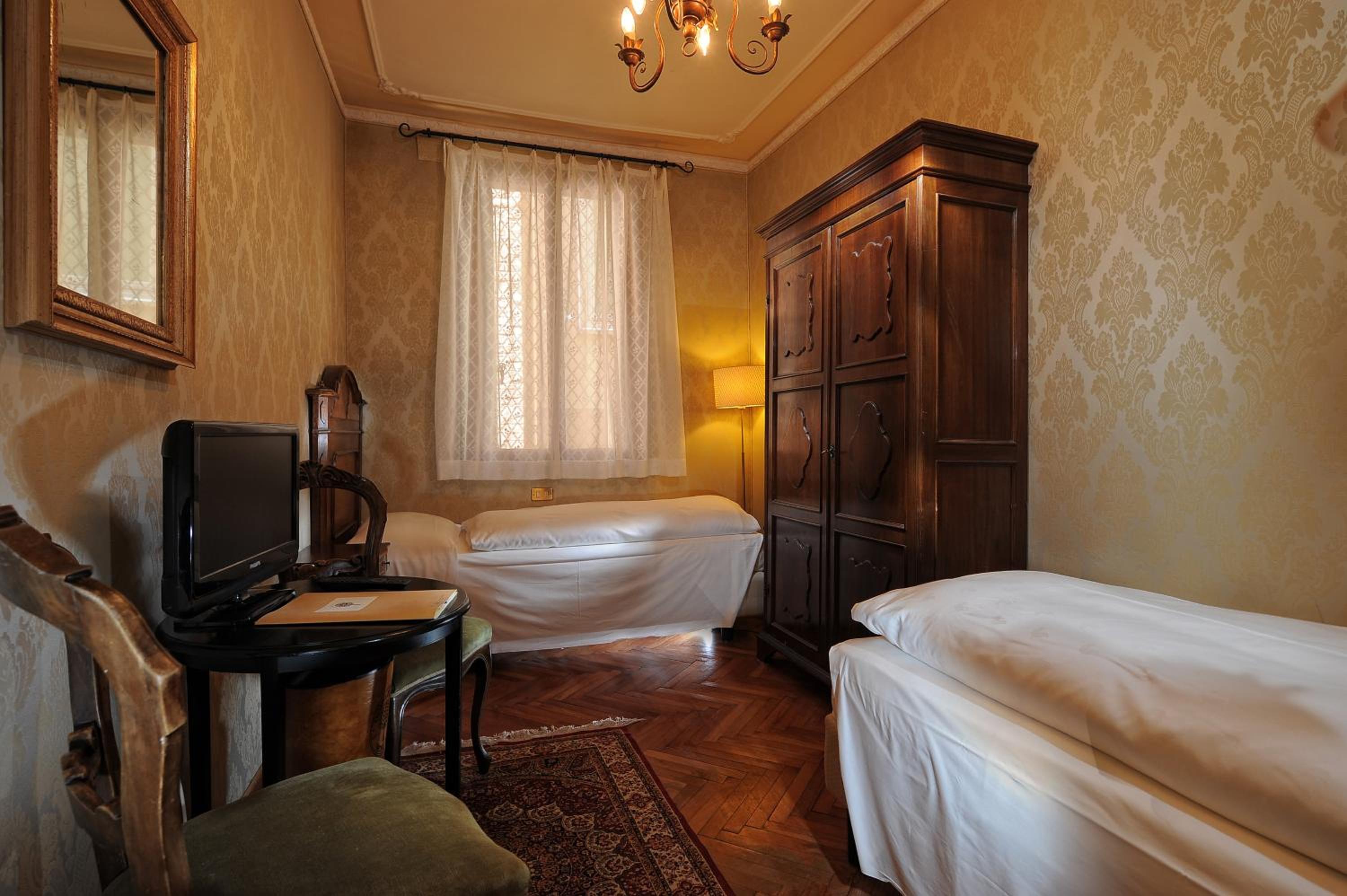 Economy Double or Twin Room photo 2