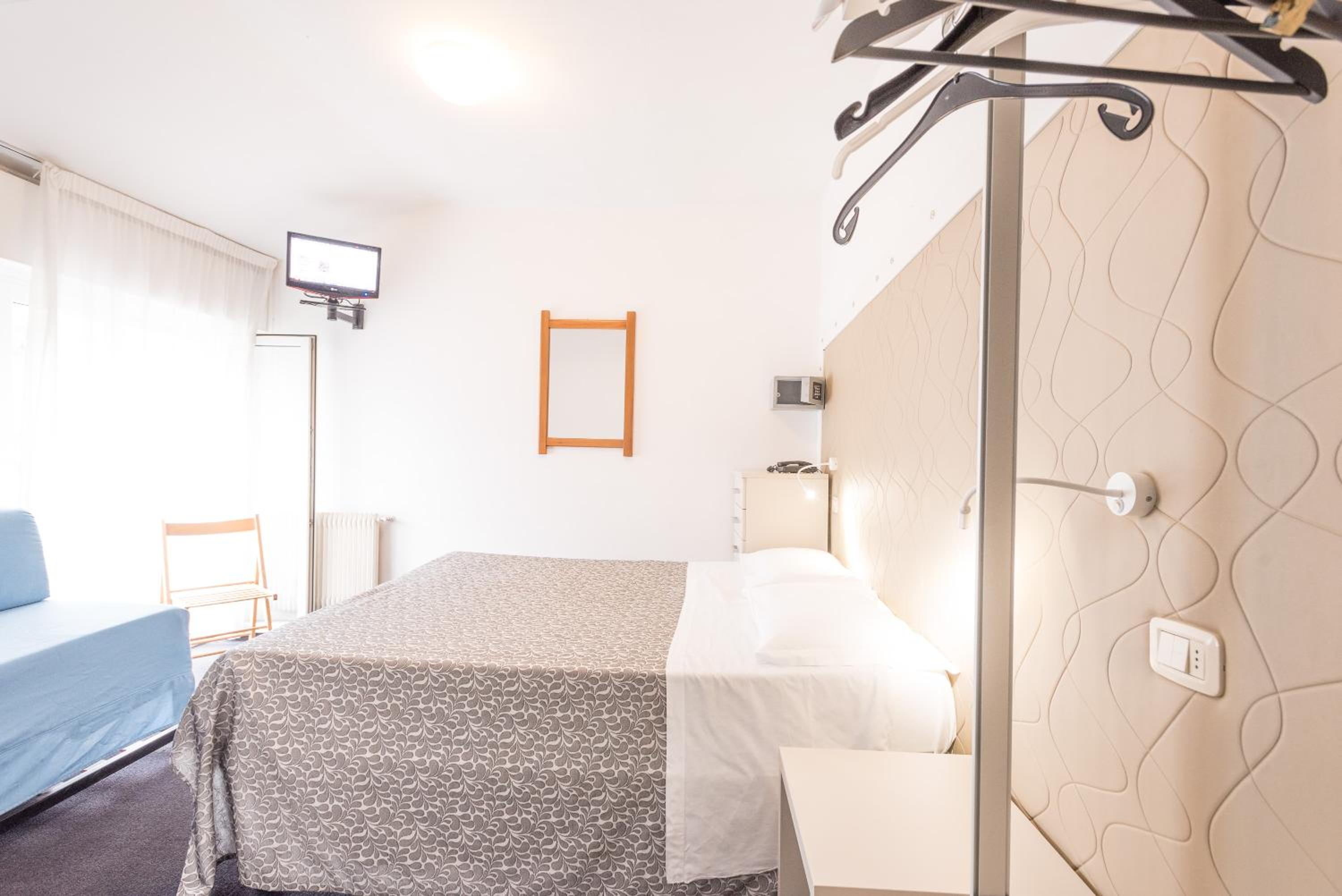 Double or Twin Room photo 3