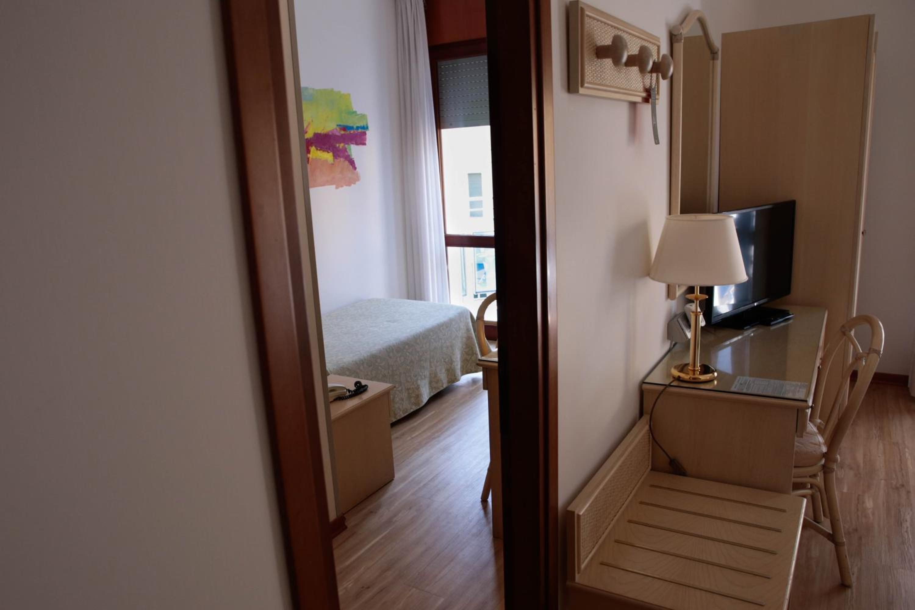Family Room (2 Adults + 1 Child)