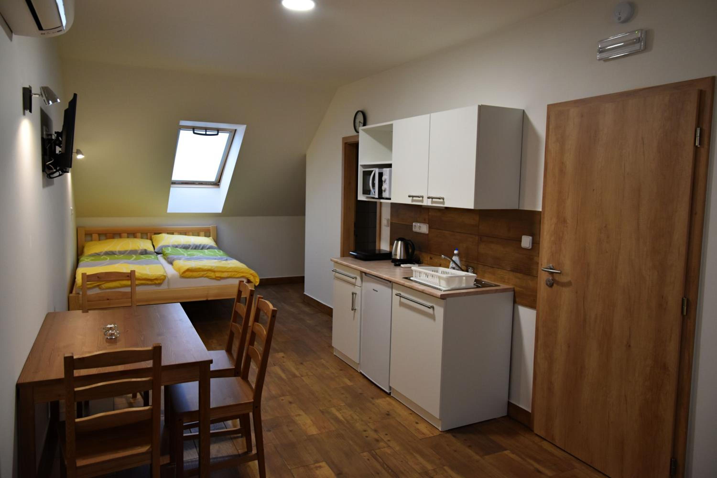 Quadruple Room with Private Bathroom photo 1