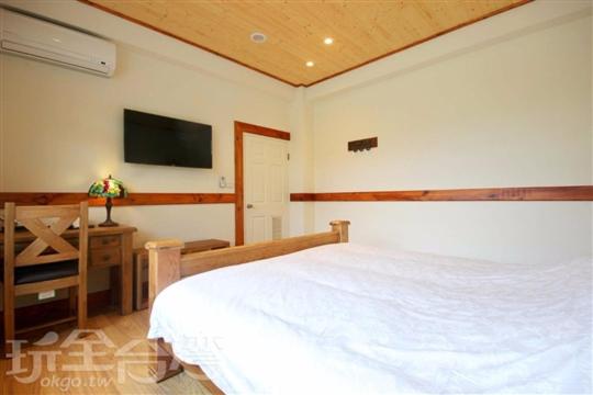 Queen Room with Two Queen Beds photo 3