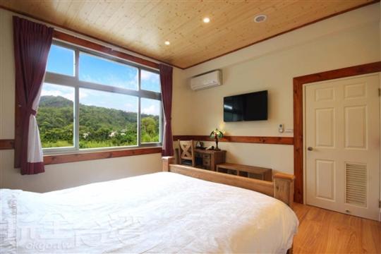Queen Room with Two Queen Beds photo 1