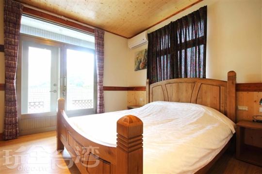 Queen Room with Two Queen Beds photo 2