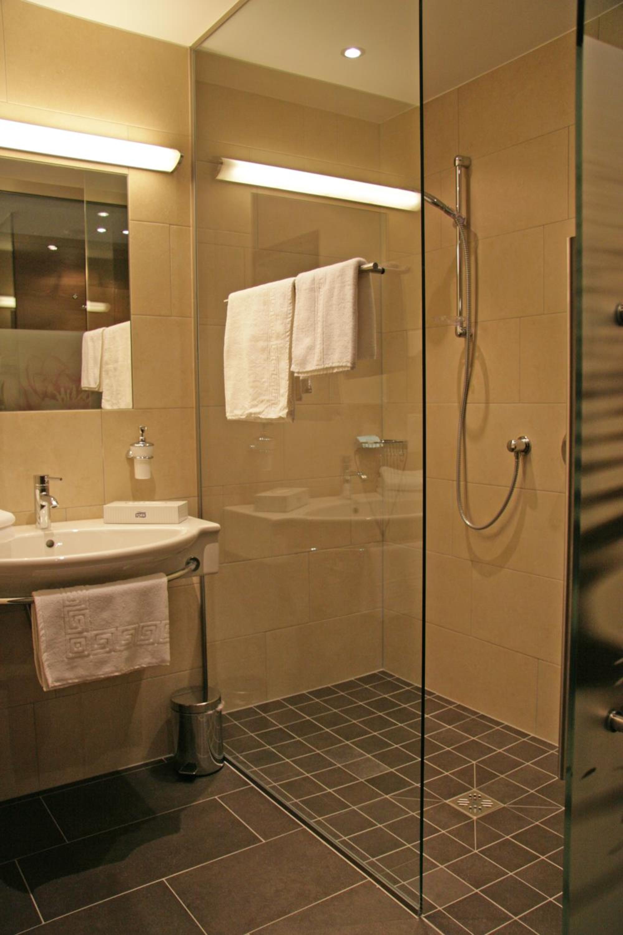 Junior Suite with Balcony - Photo 5