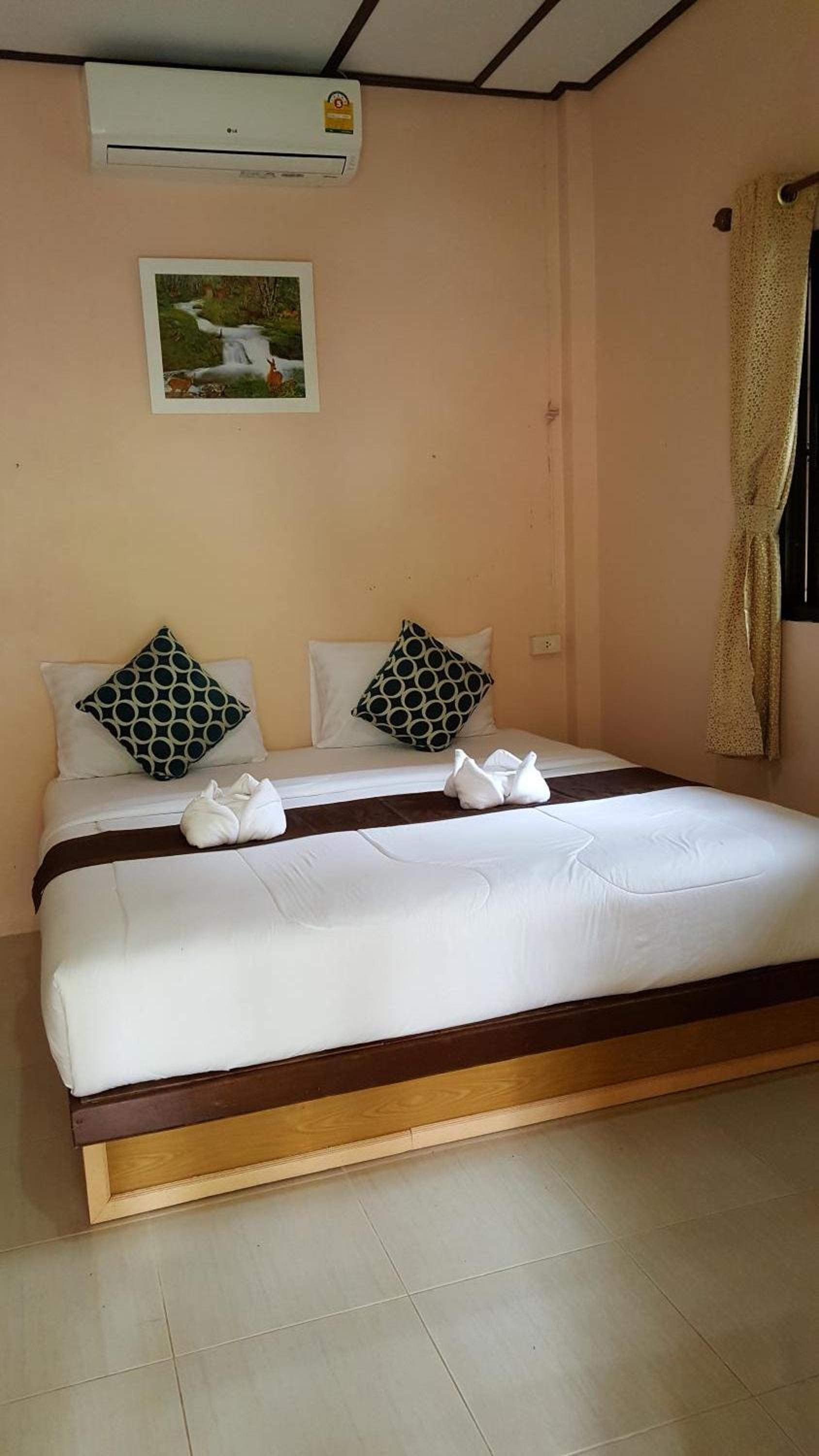 Deluxe Room - Photo 3