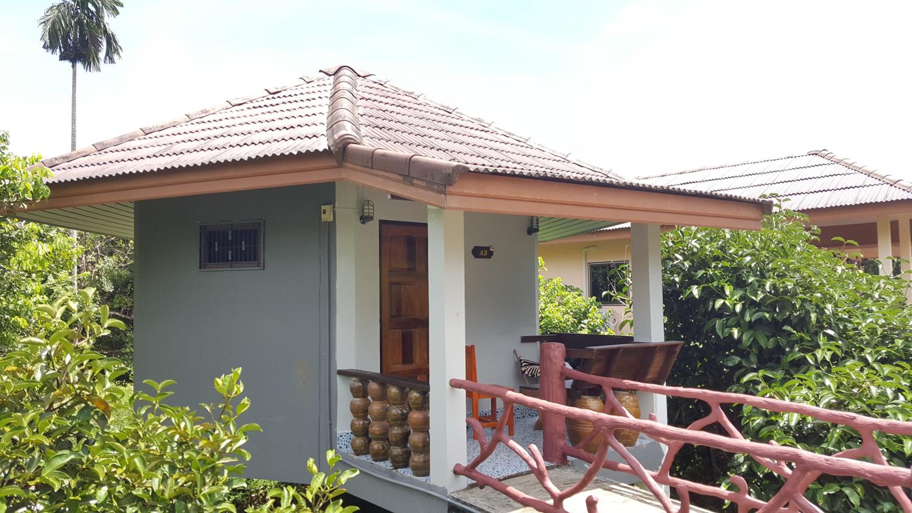 One-Bedroom Bungalow - Photo 10