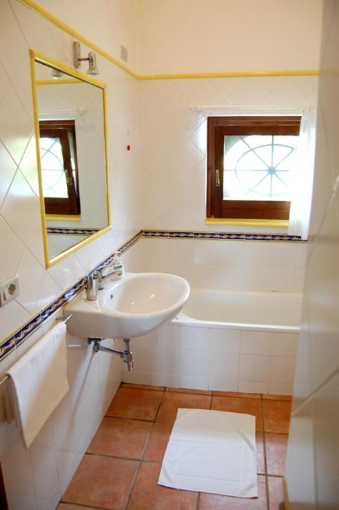 Standard Double Room photo 3