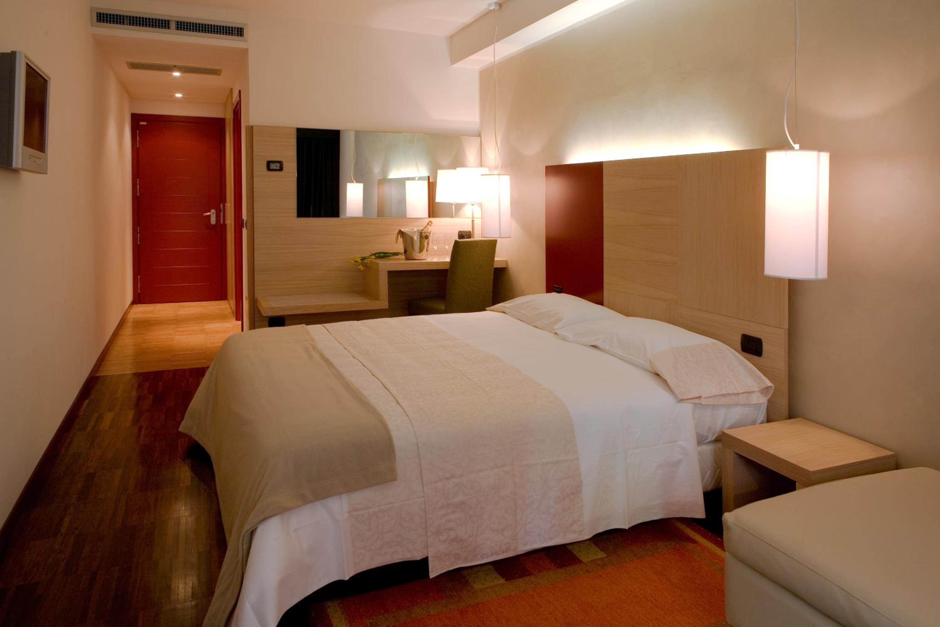 Double Room with Extra Bed - Photo 1