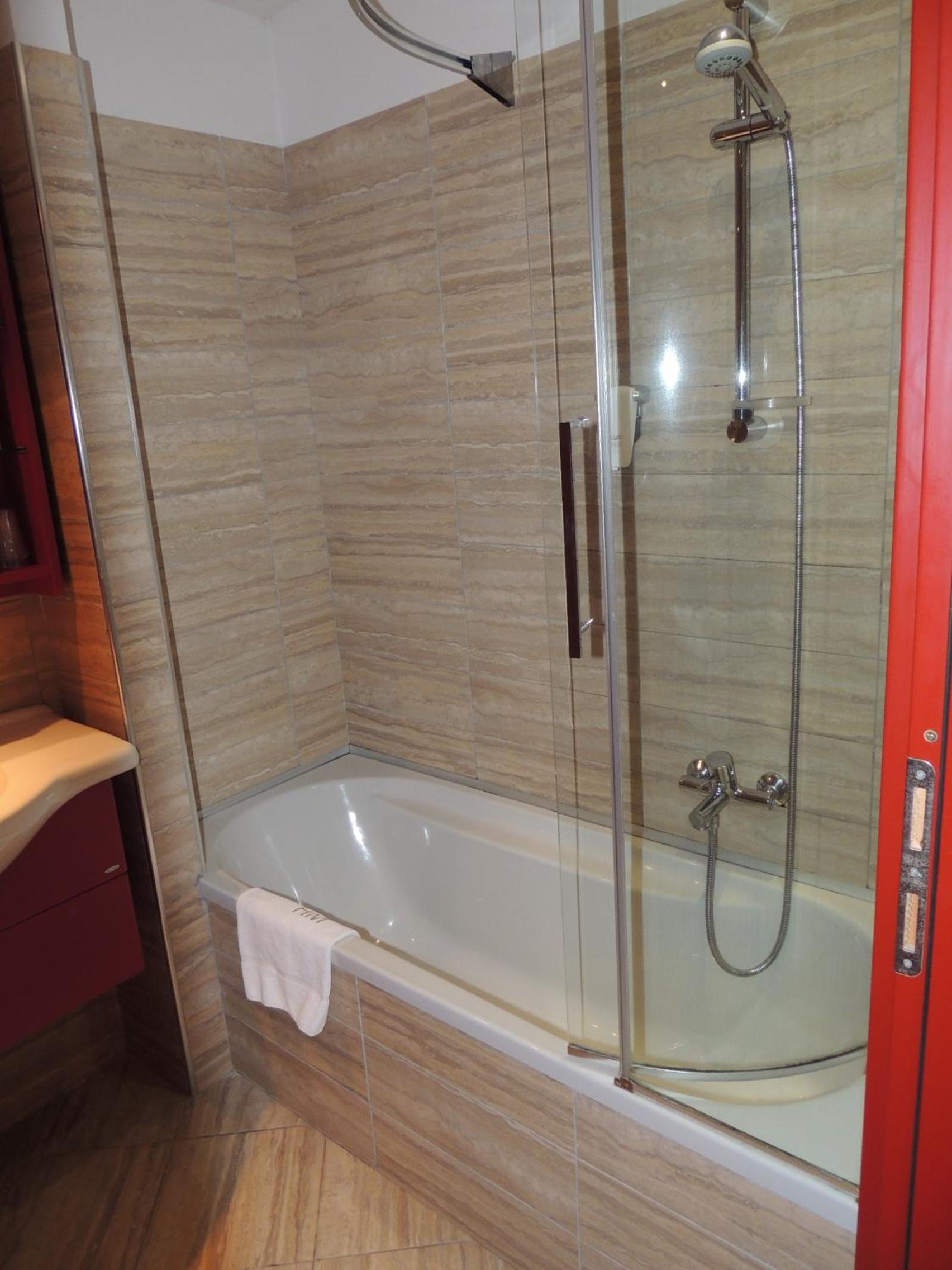 Double Room with Extra Bed - Photo 2