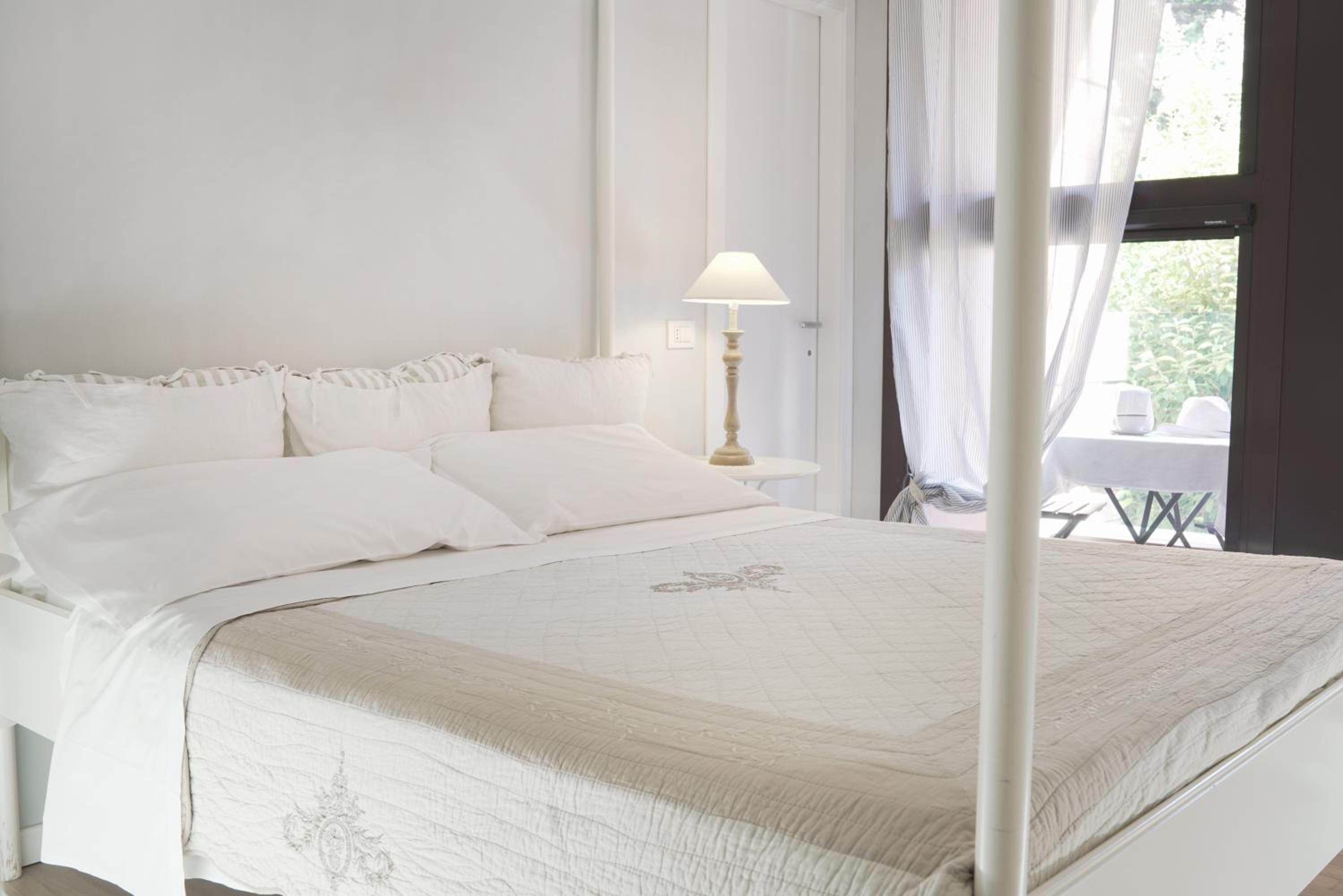 Double Room with Balcony - Photo 3