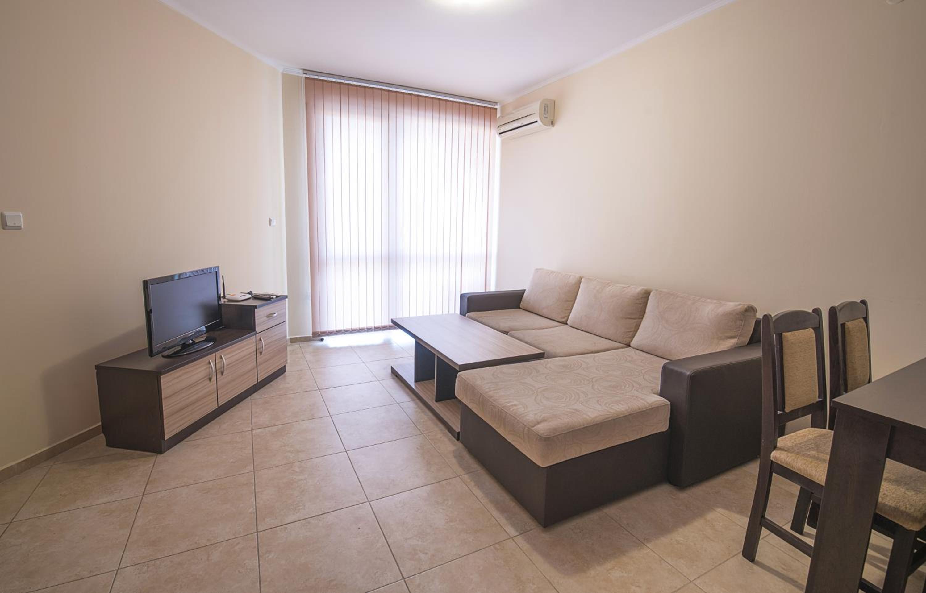 One-Bedroom Apartment photo 1