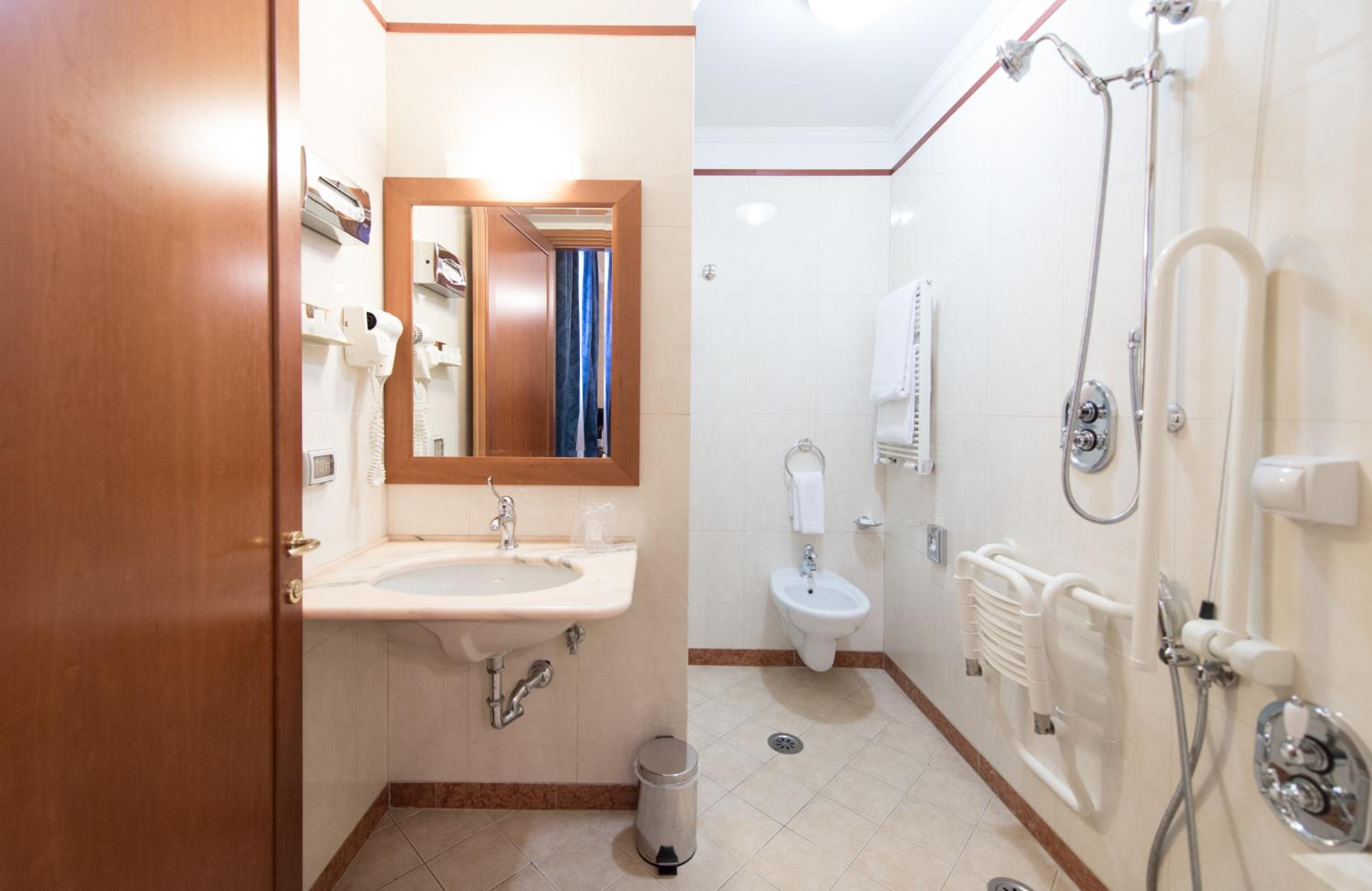 Queen Room - Disability Access