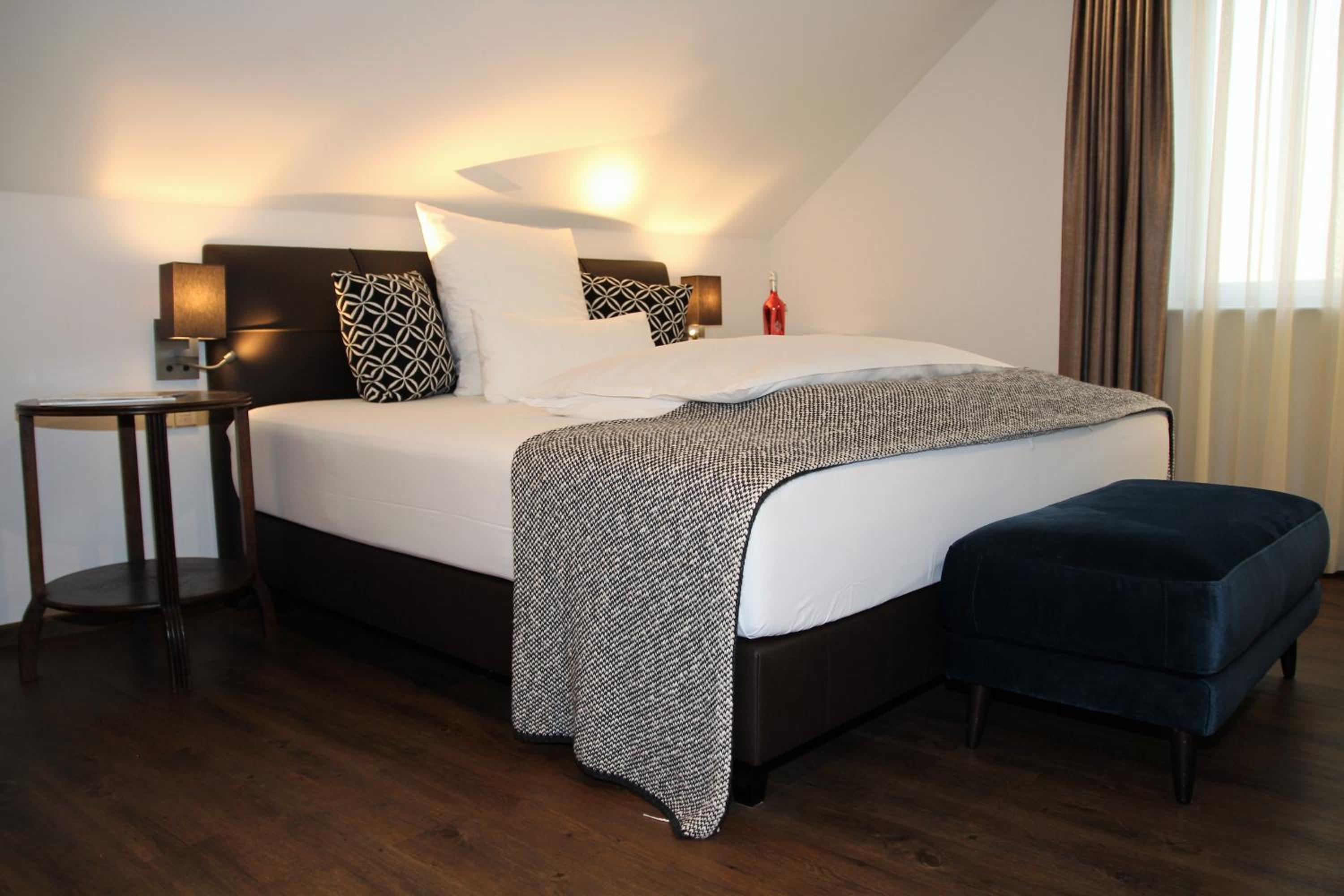 Deluxe King Suite photo 1