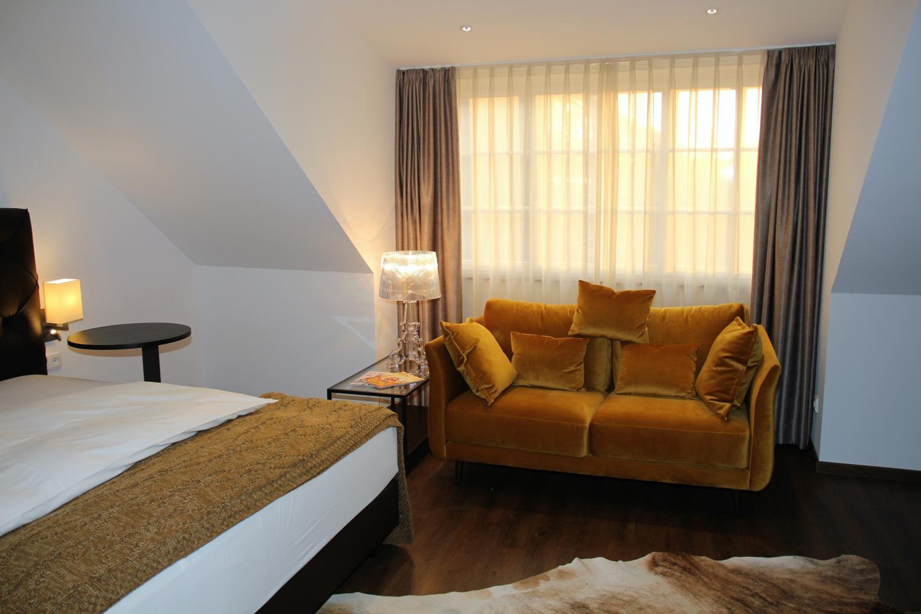 Deluxe King Suite photo 3