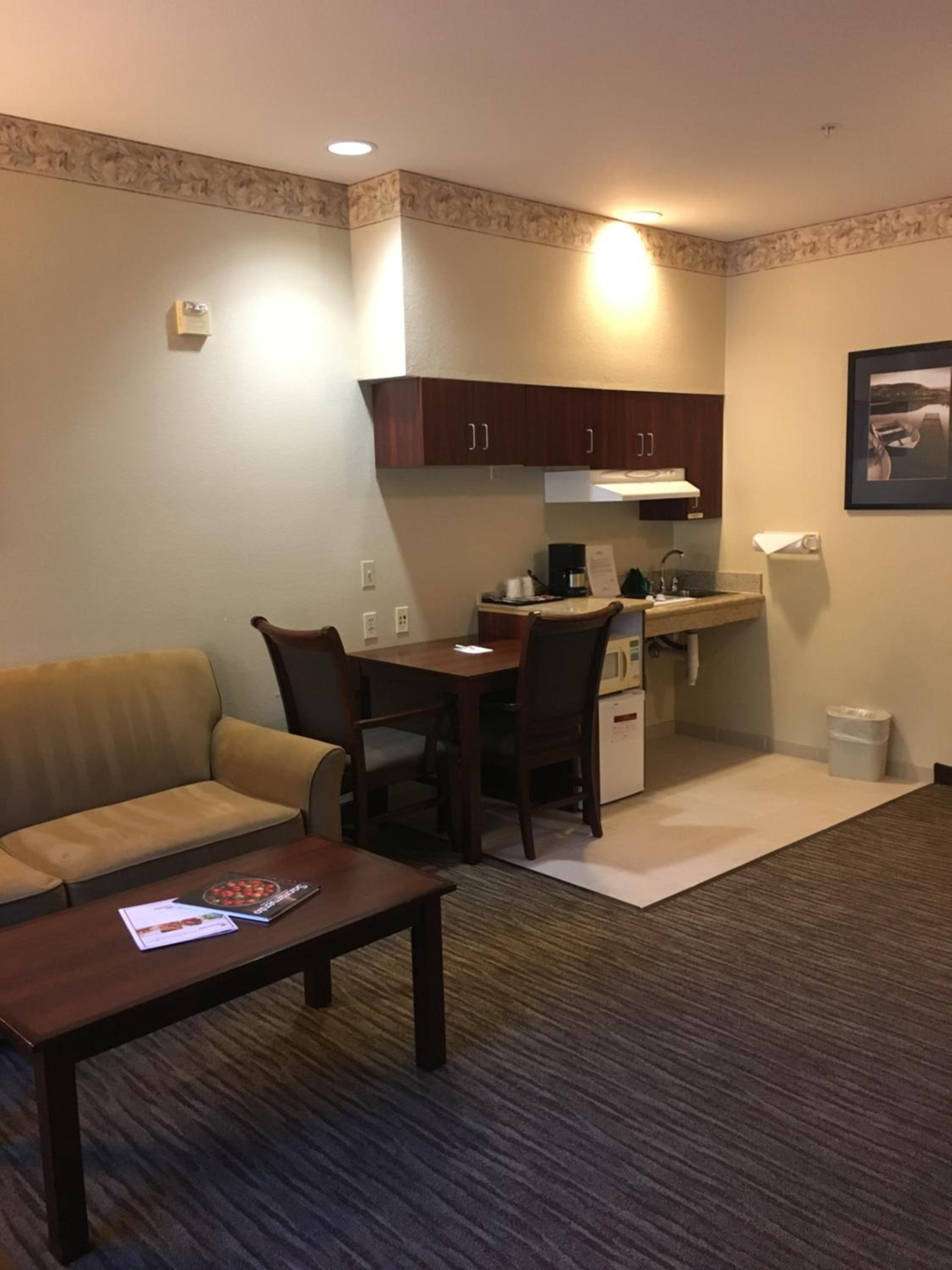 Queen Room with Sofa Bed - Disability Access/Non-Smoking - Photo 4