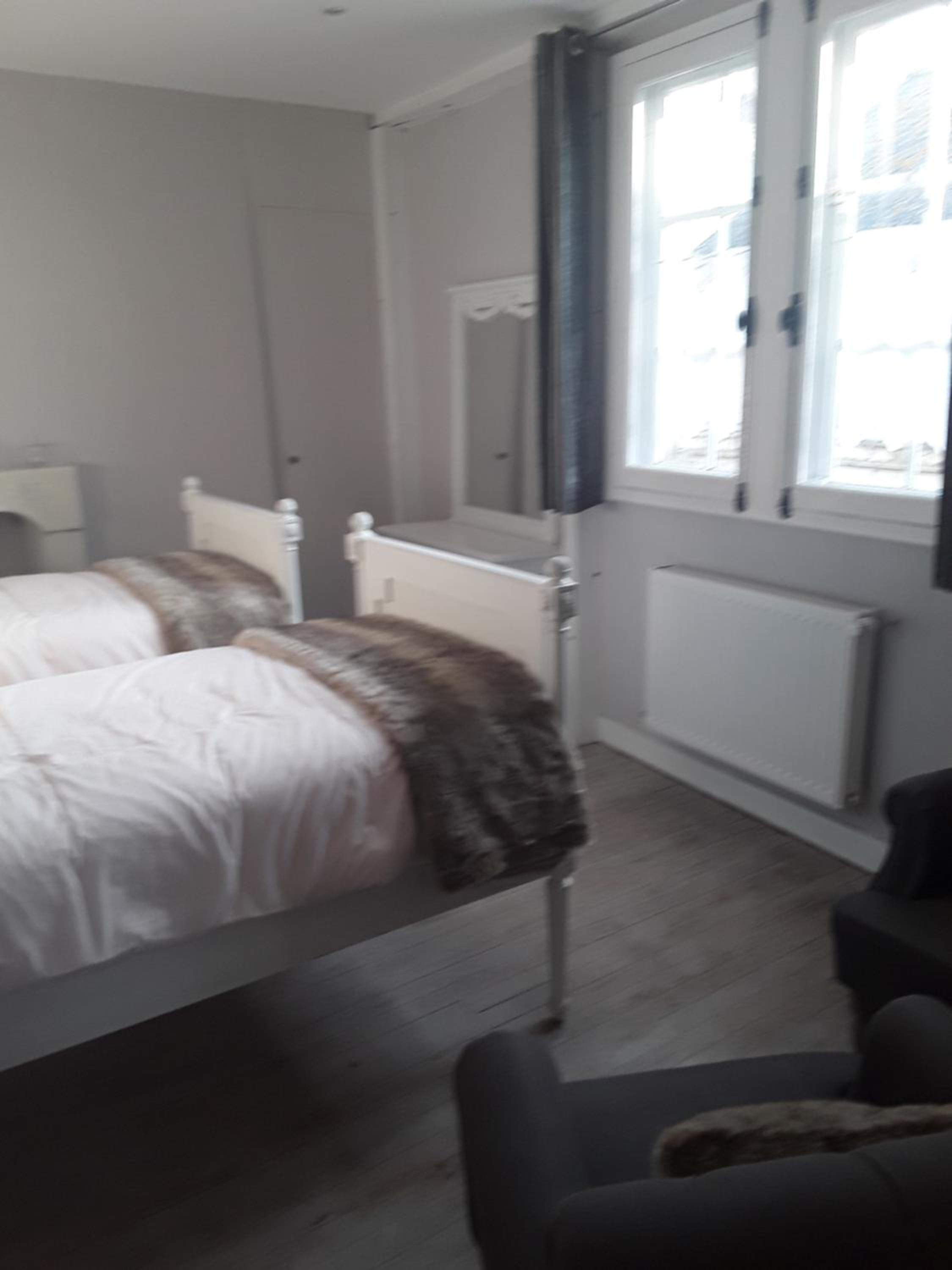 Twin Room with Private Bathroom photo 3
