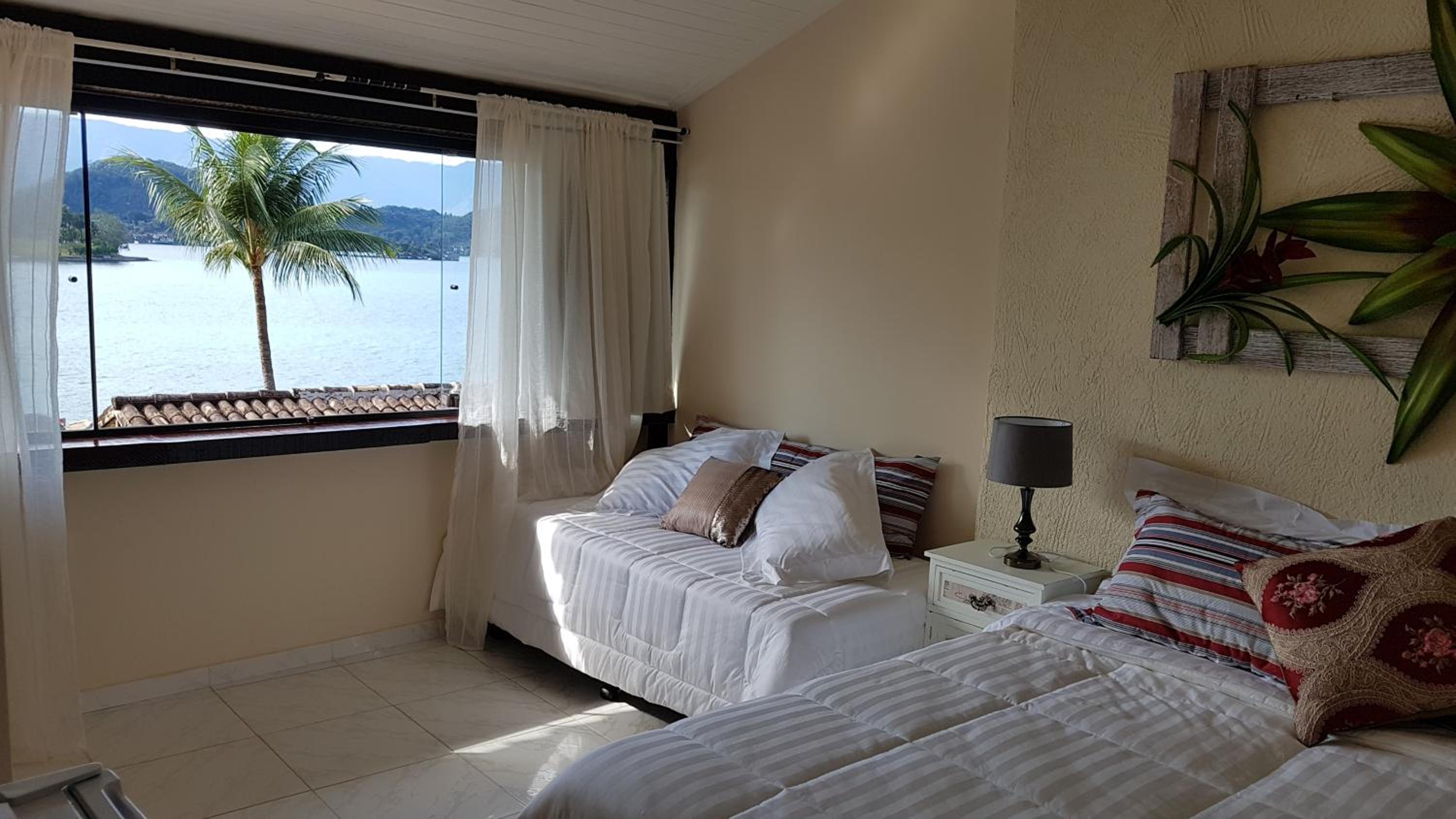 Deluxe King Suite photo 2