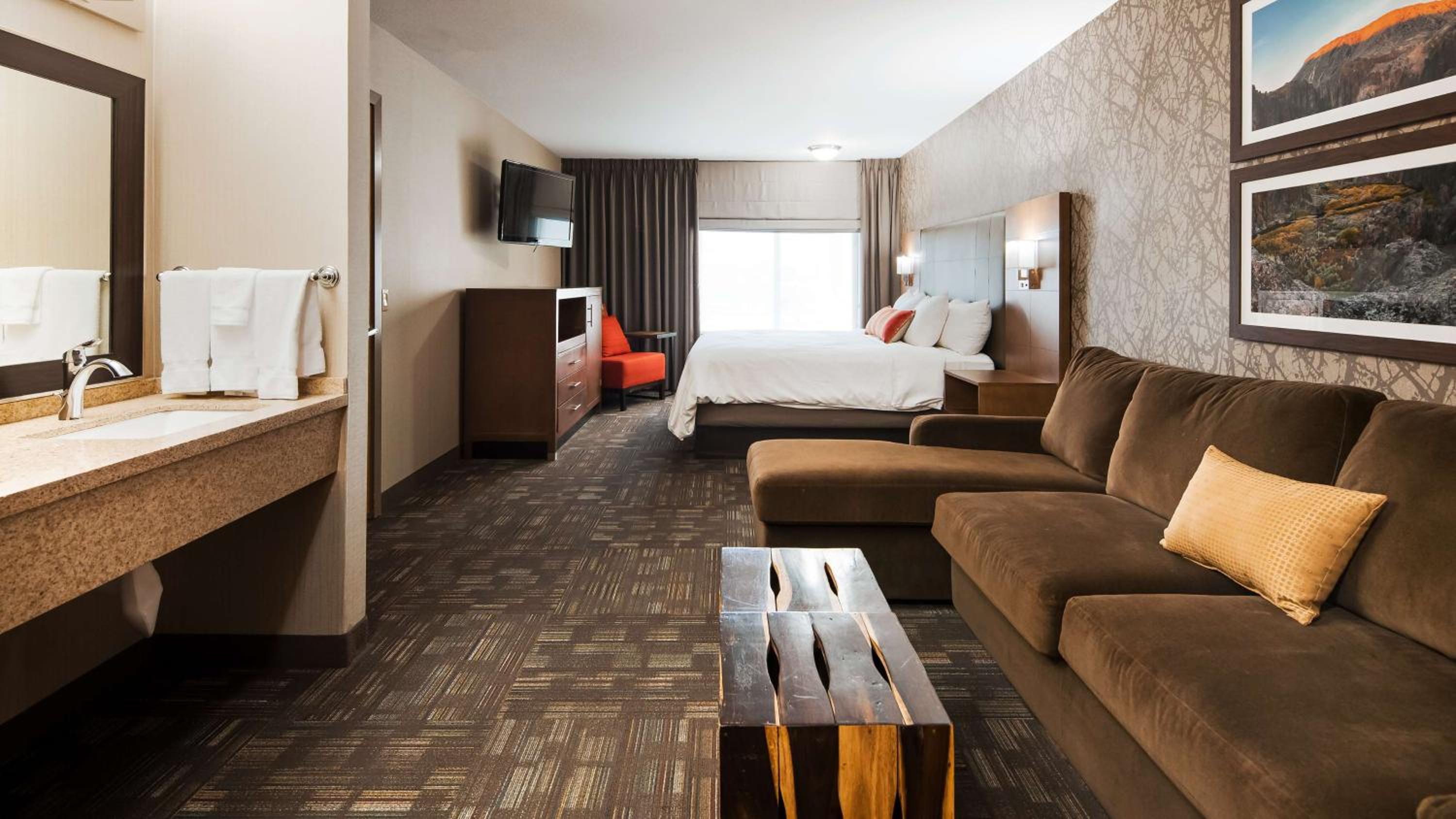 King Room with Roll-in Shower - Disability Access/Non-Smoking