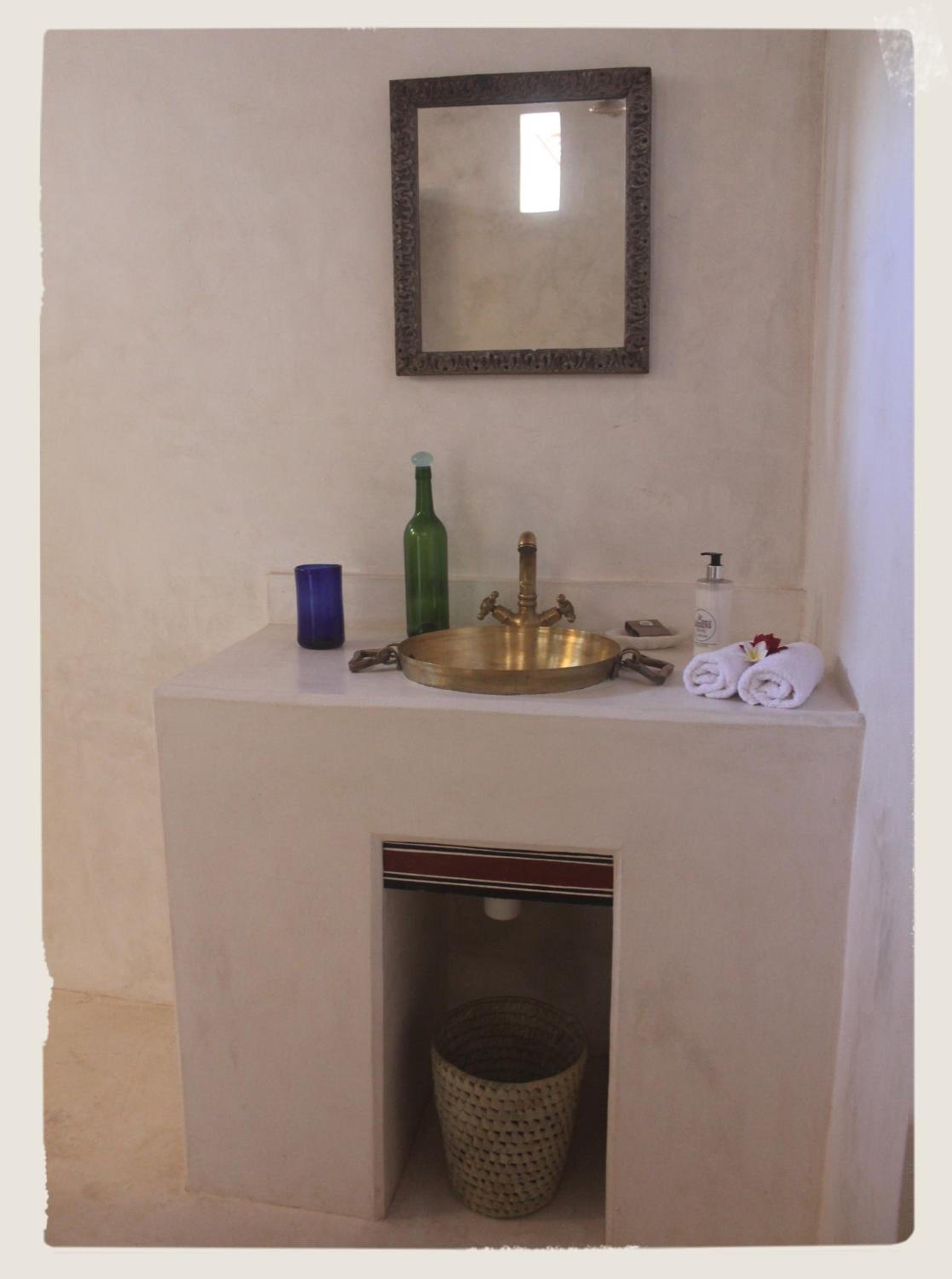 Deluxe Queen Suite photo 3