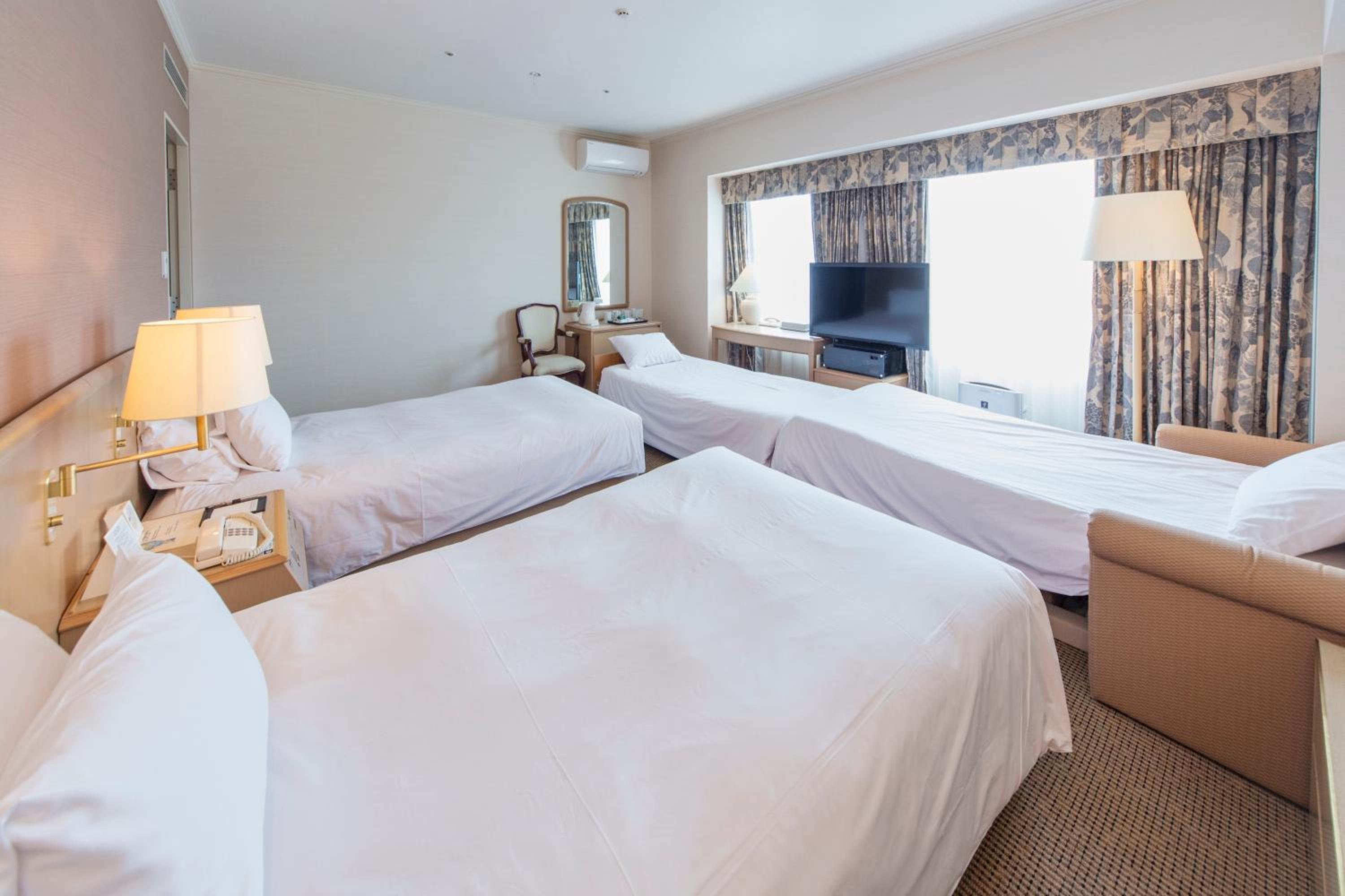 Standard Quadruple Room - Non-Smoking photo 2