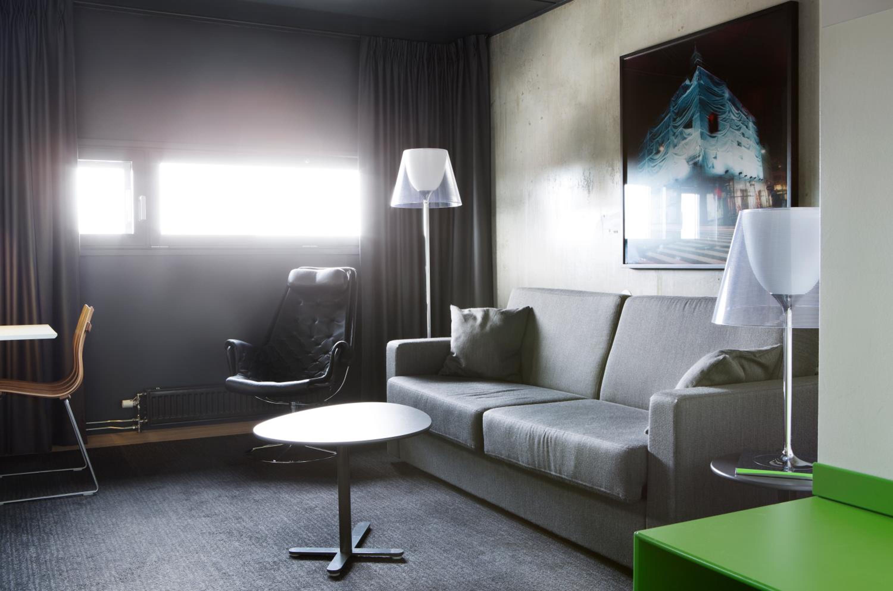 Family Room (2 Adults + 2 Children) - Photo 5