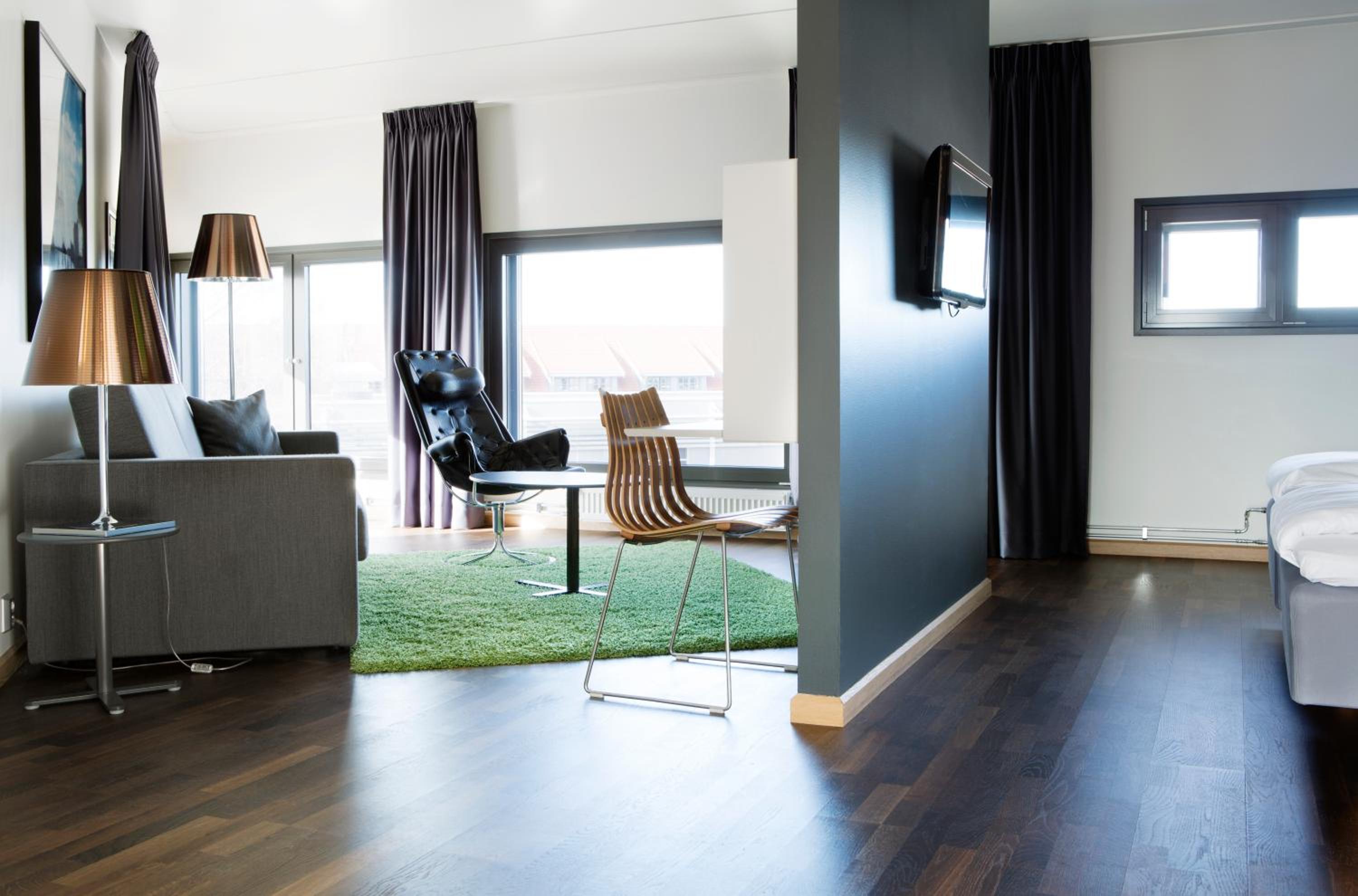 Family Room (2 Adults + 2 Children) - Photo 4