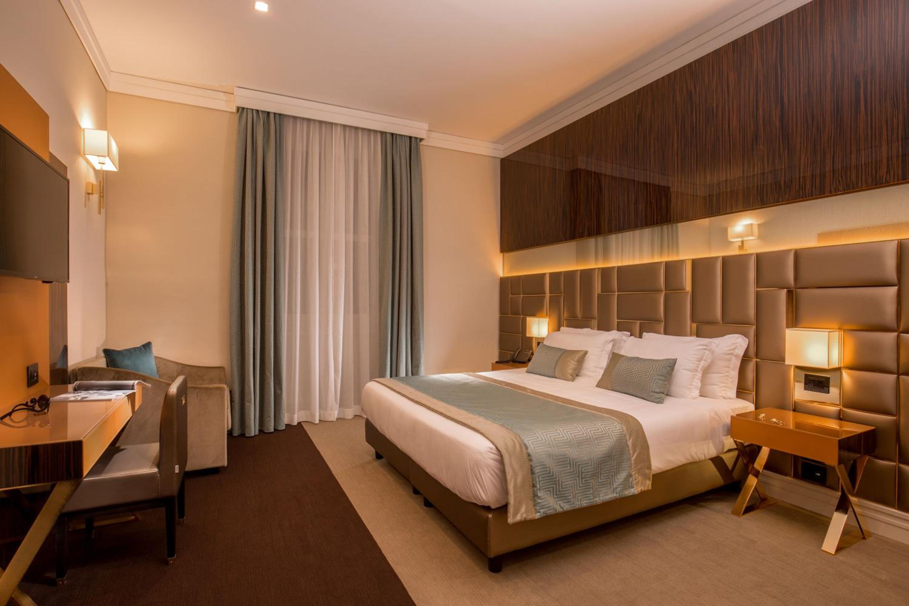 Superior Double or Twin Room thumbnail 5