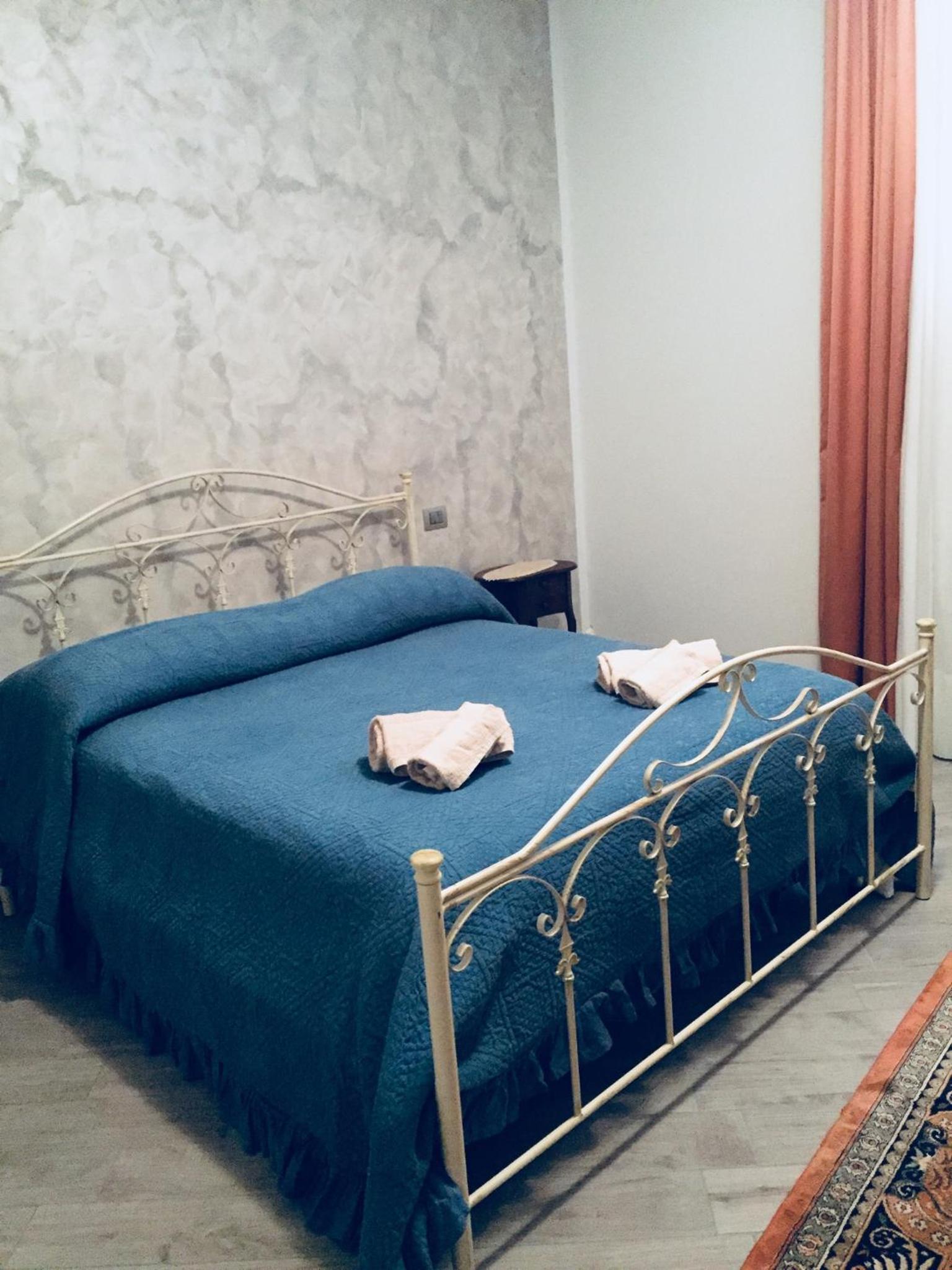 Double Room - Photo 9