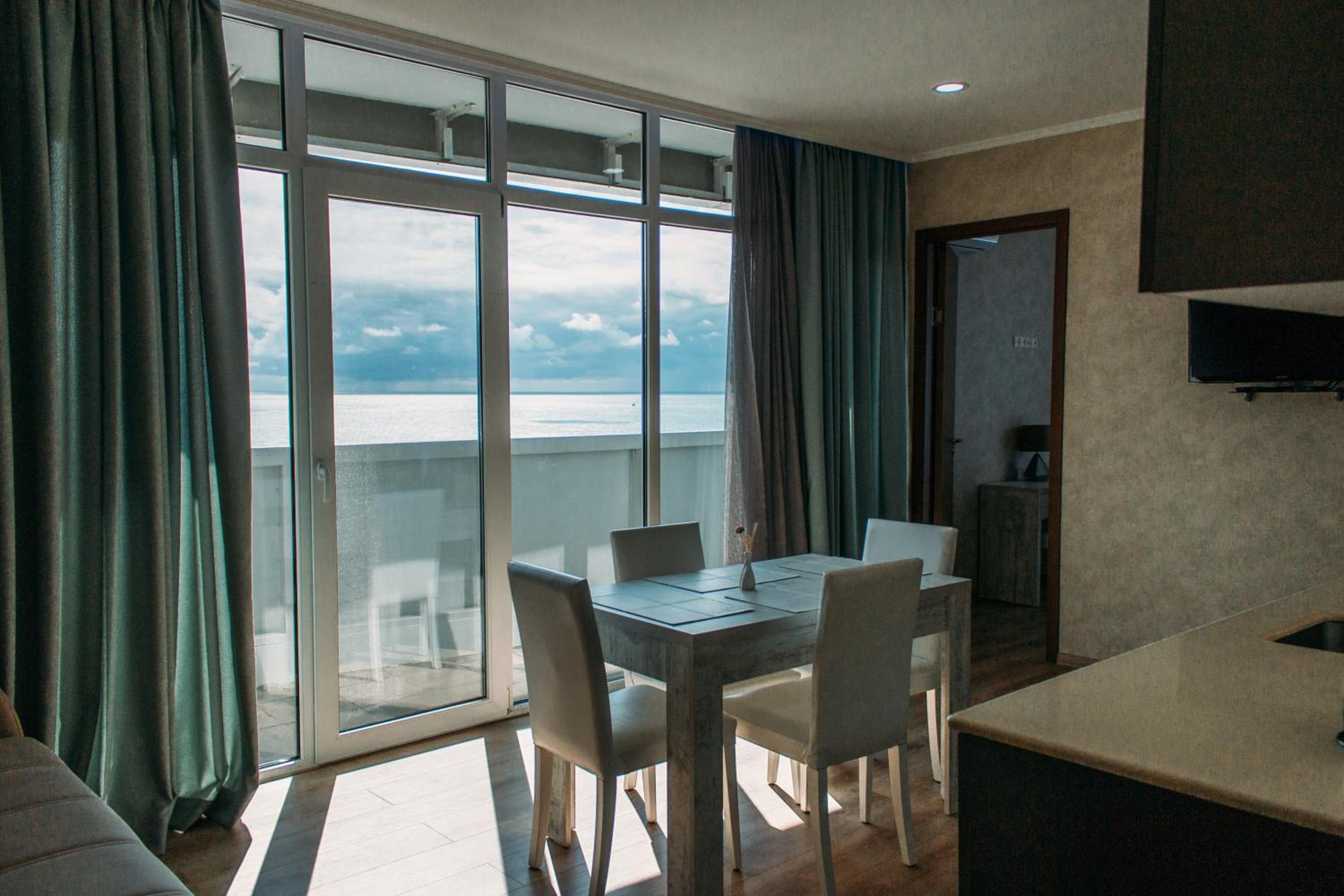 Apartment with Sea View - Photo 6