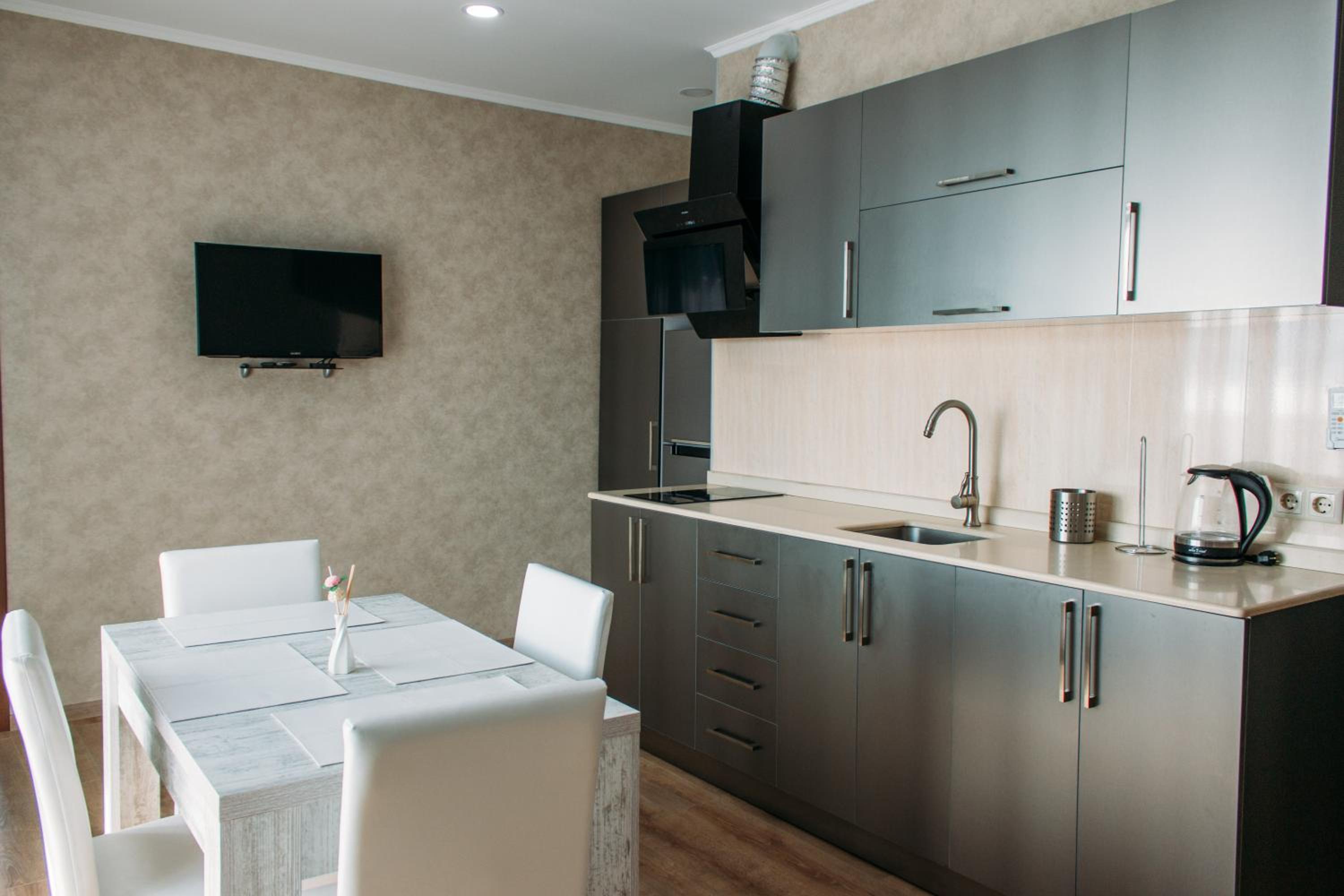 Apartment with Sea View - Photo 7