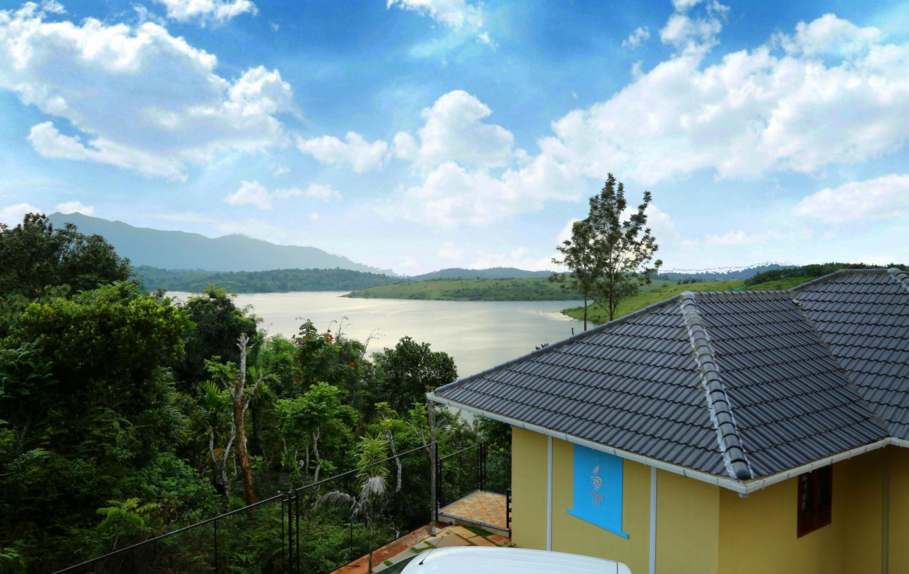 Double Room with Lake View - Photo 7