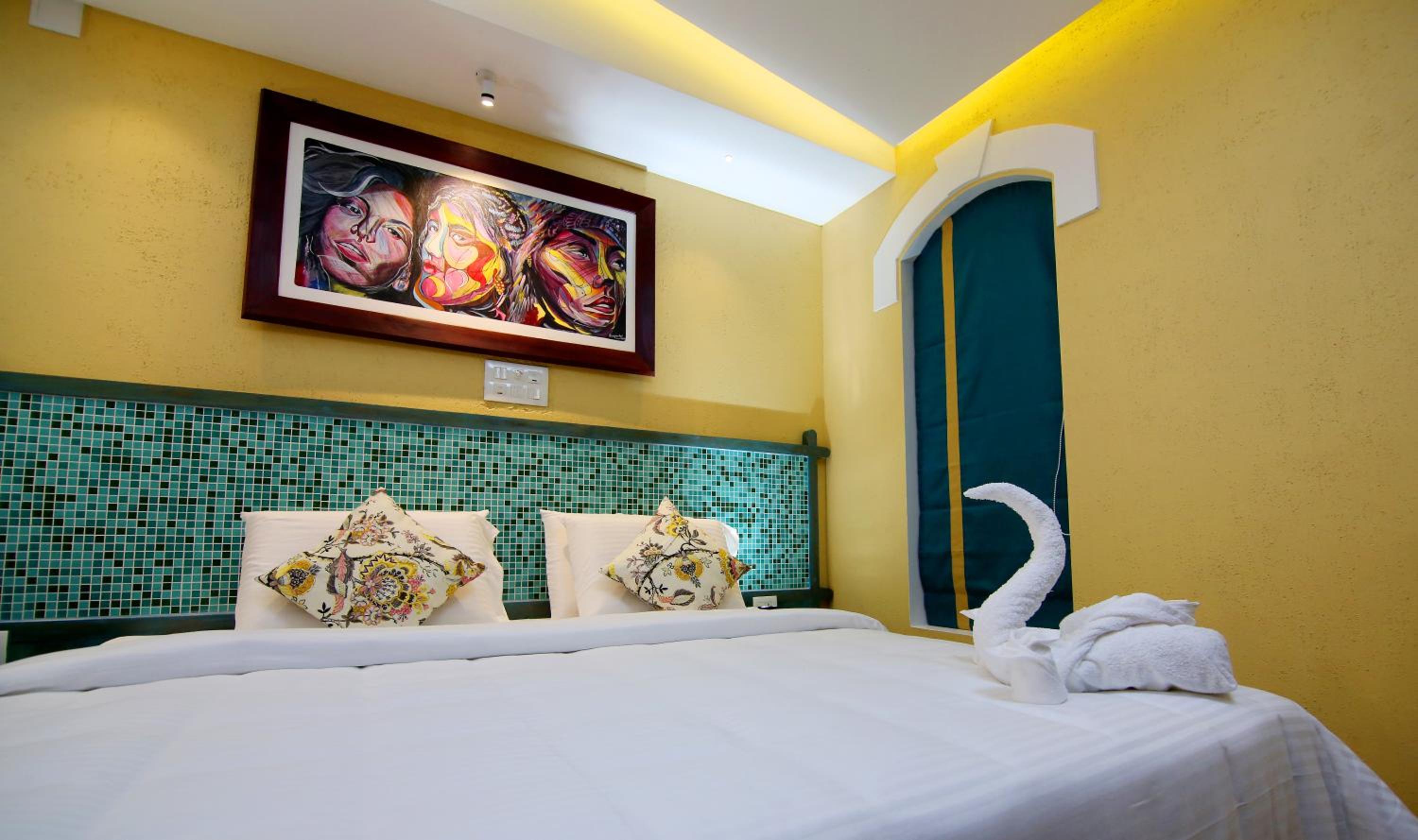 Double Room with Lake View - Photo 5