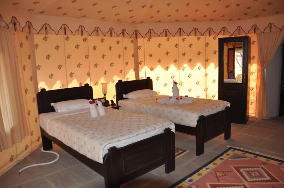 Deluxe Room - Photo 10
