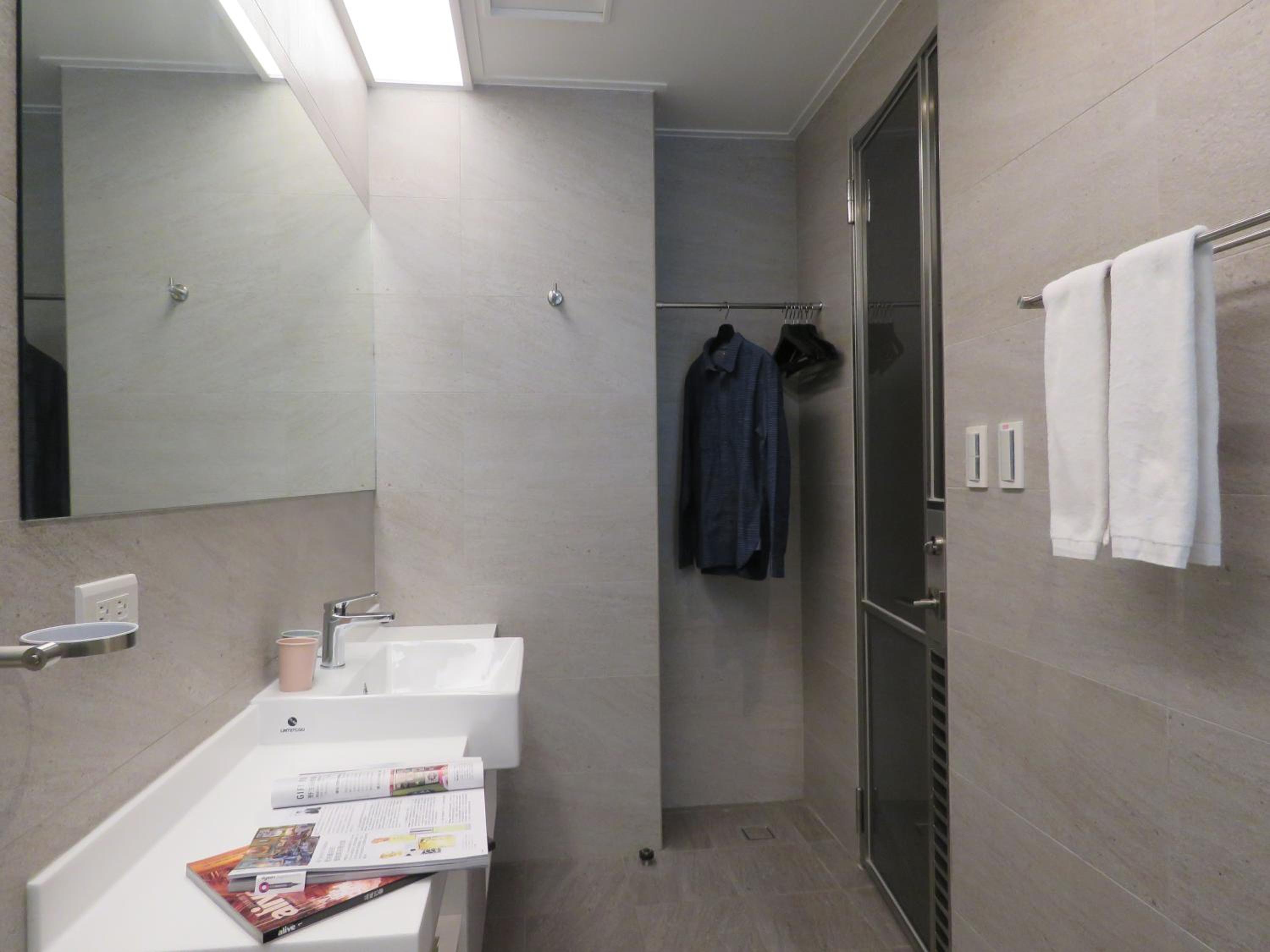 Queen Room with Balcony photo 2
