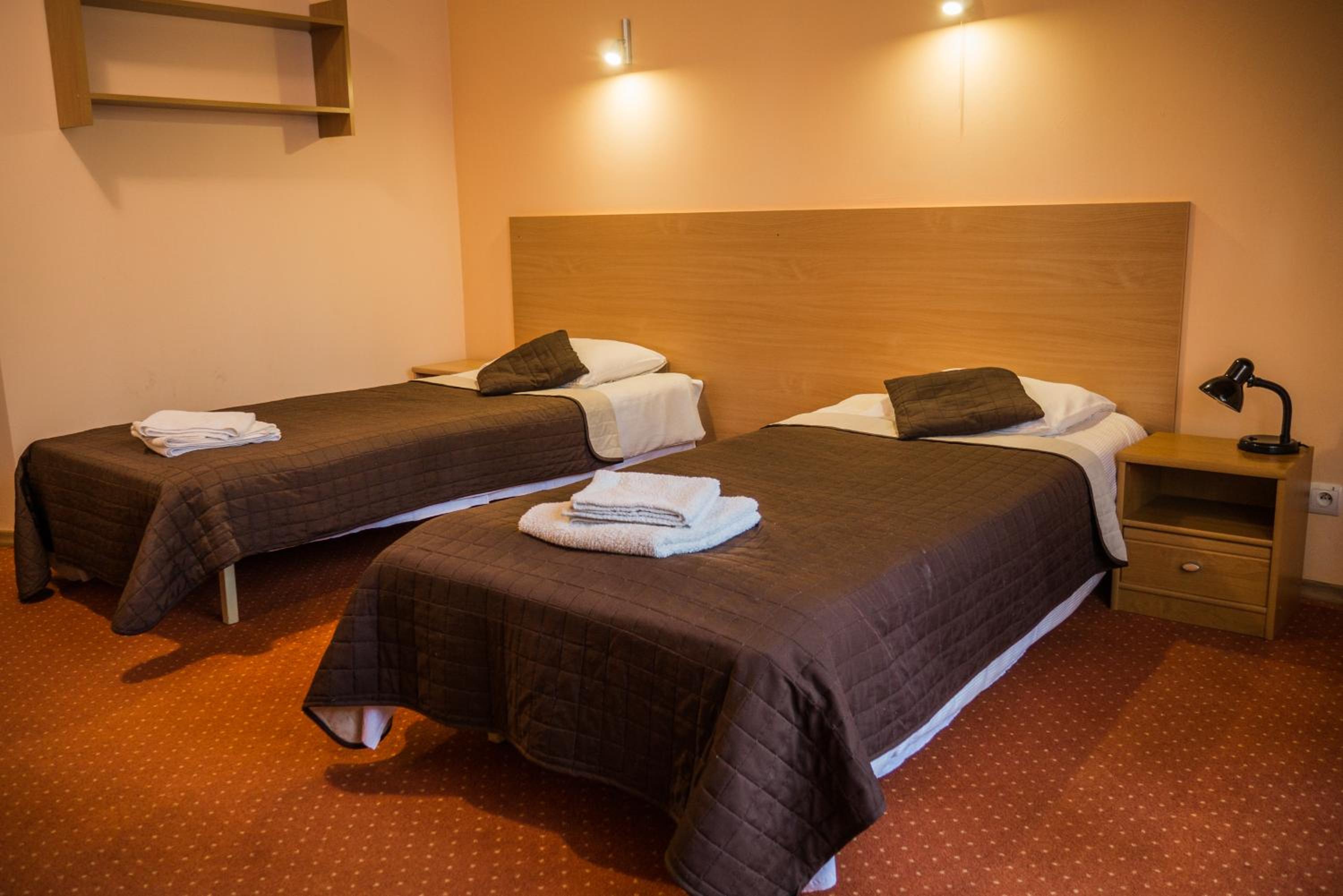 Large Double Room - Photo 3