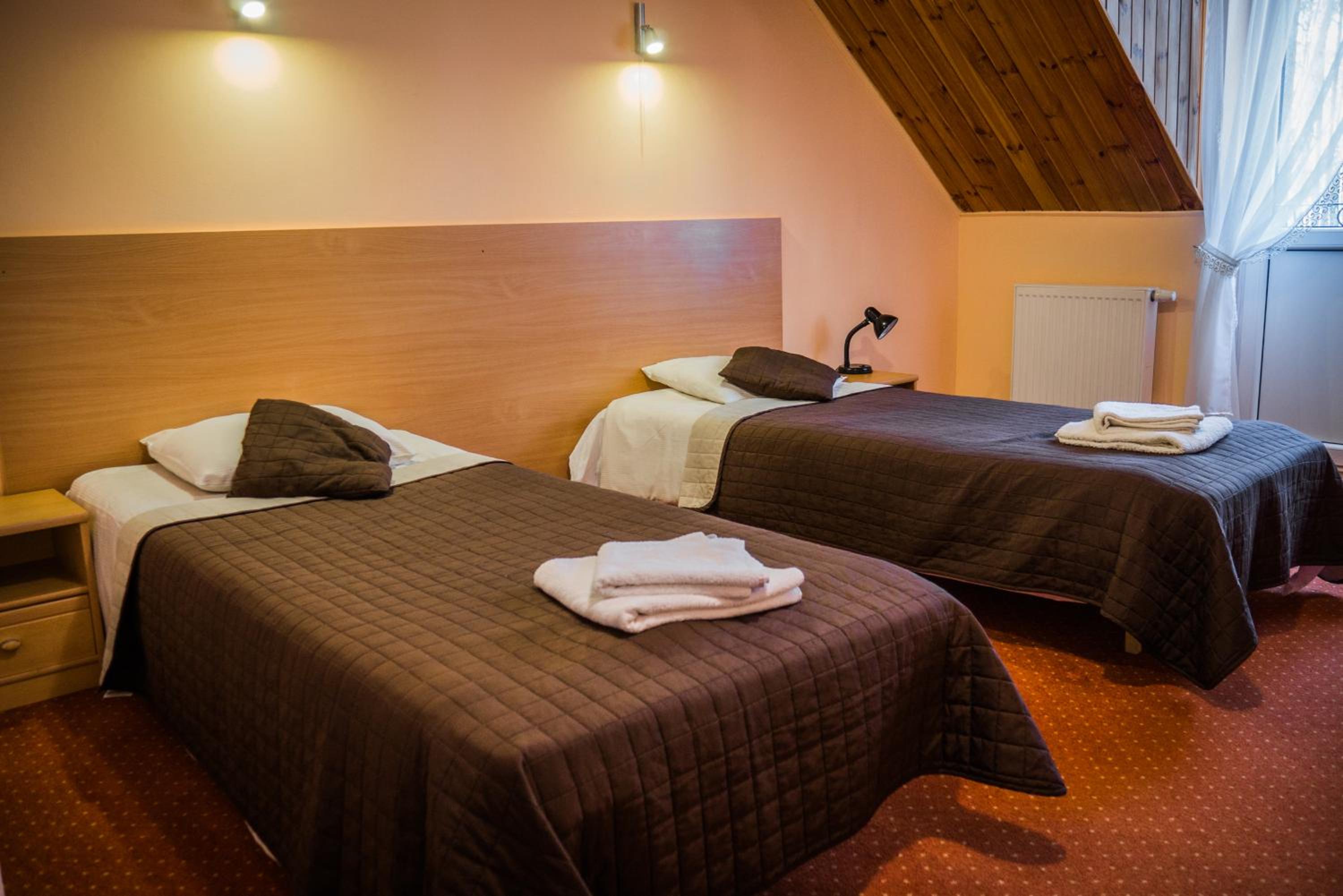 Large Double Room - Photo 1