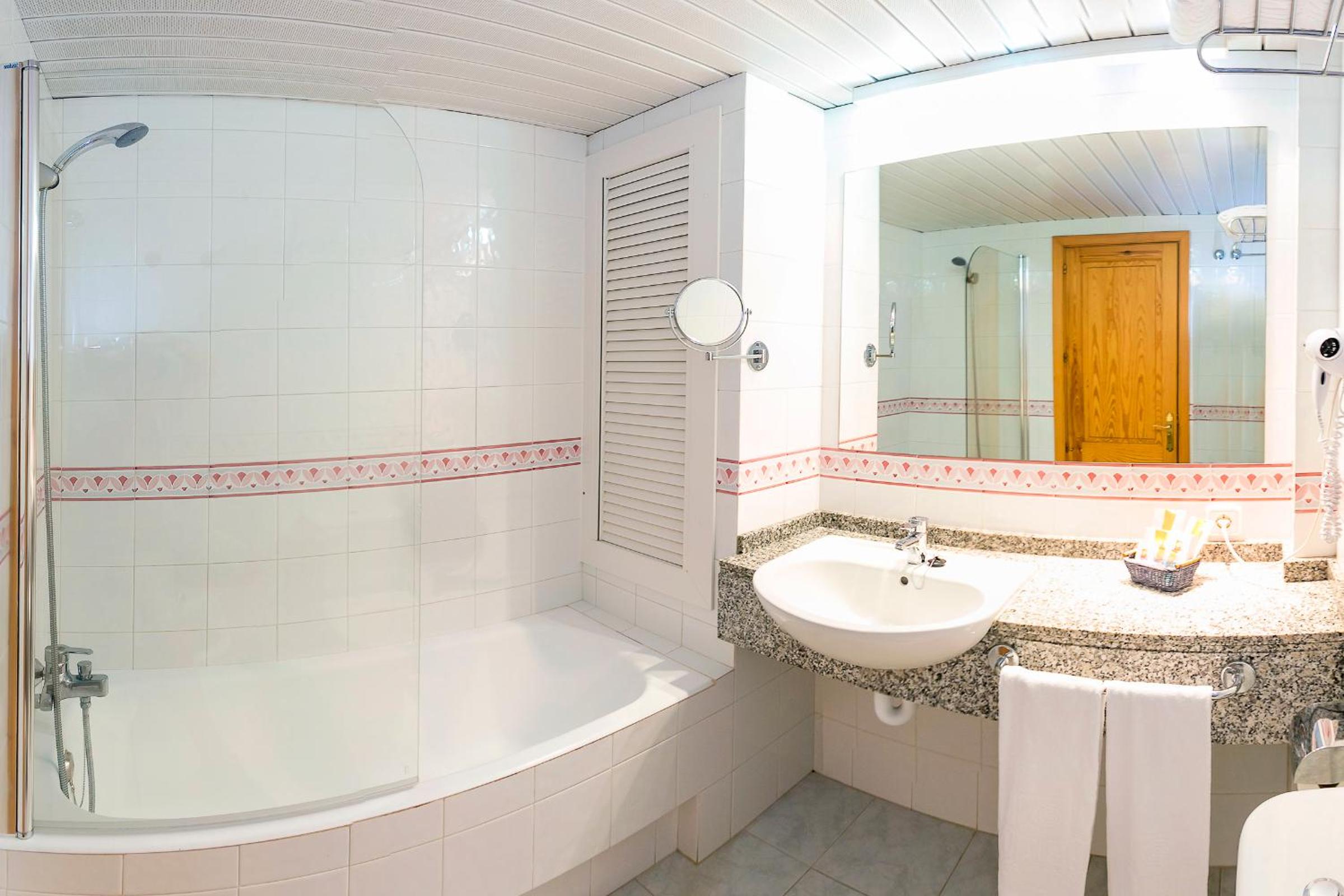 Classic Family Apartment (4 Adults + 1 Child) photo 3