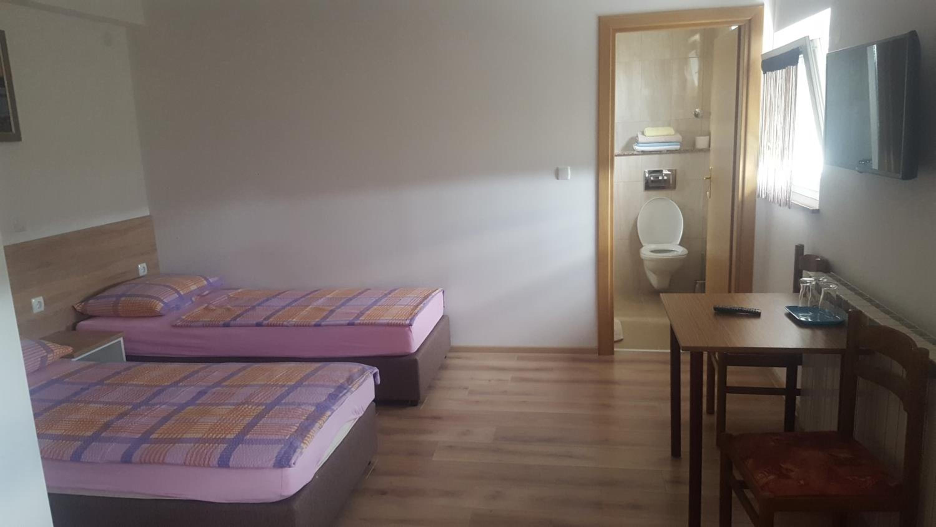 Twin Room with Bathroom photo 2
