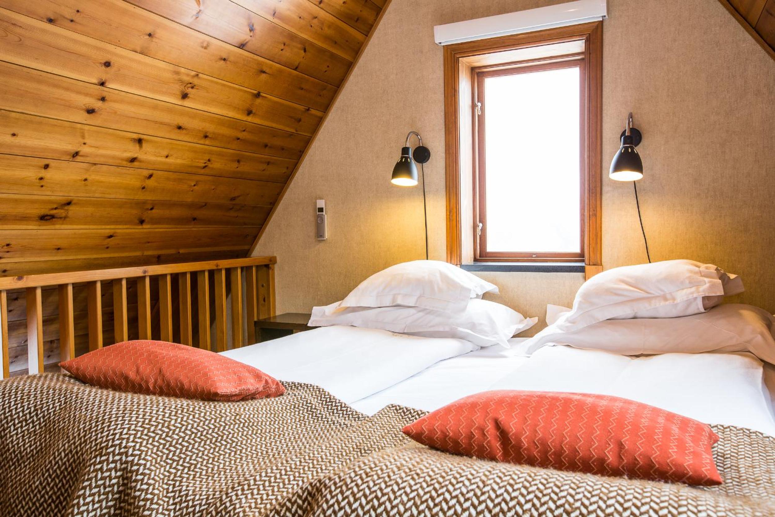 Deluxe Suite with Sea View - Photo 2