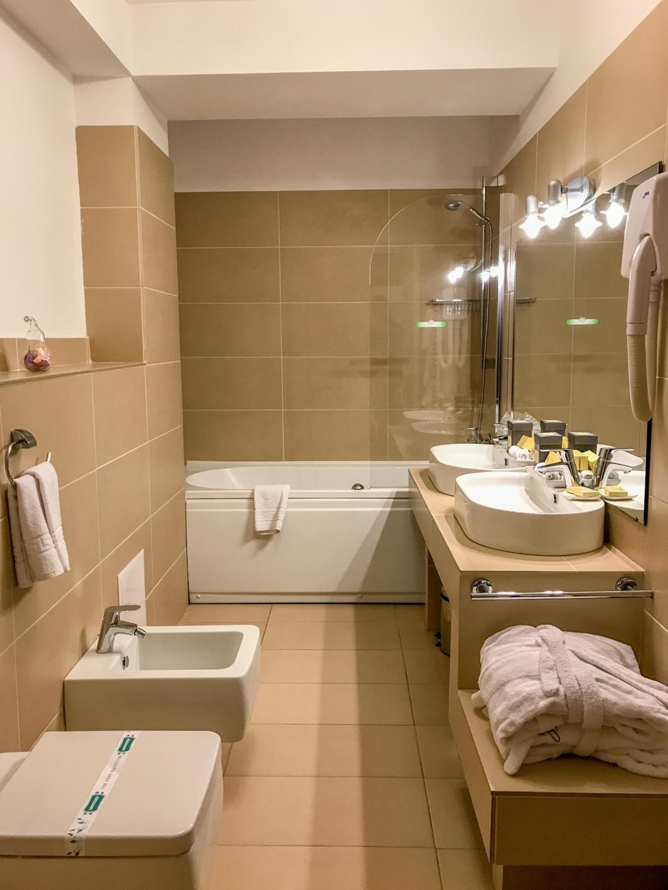 Deluxe Suite - Photo 2