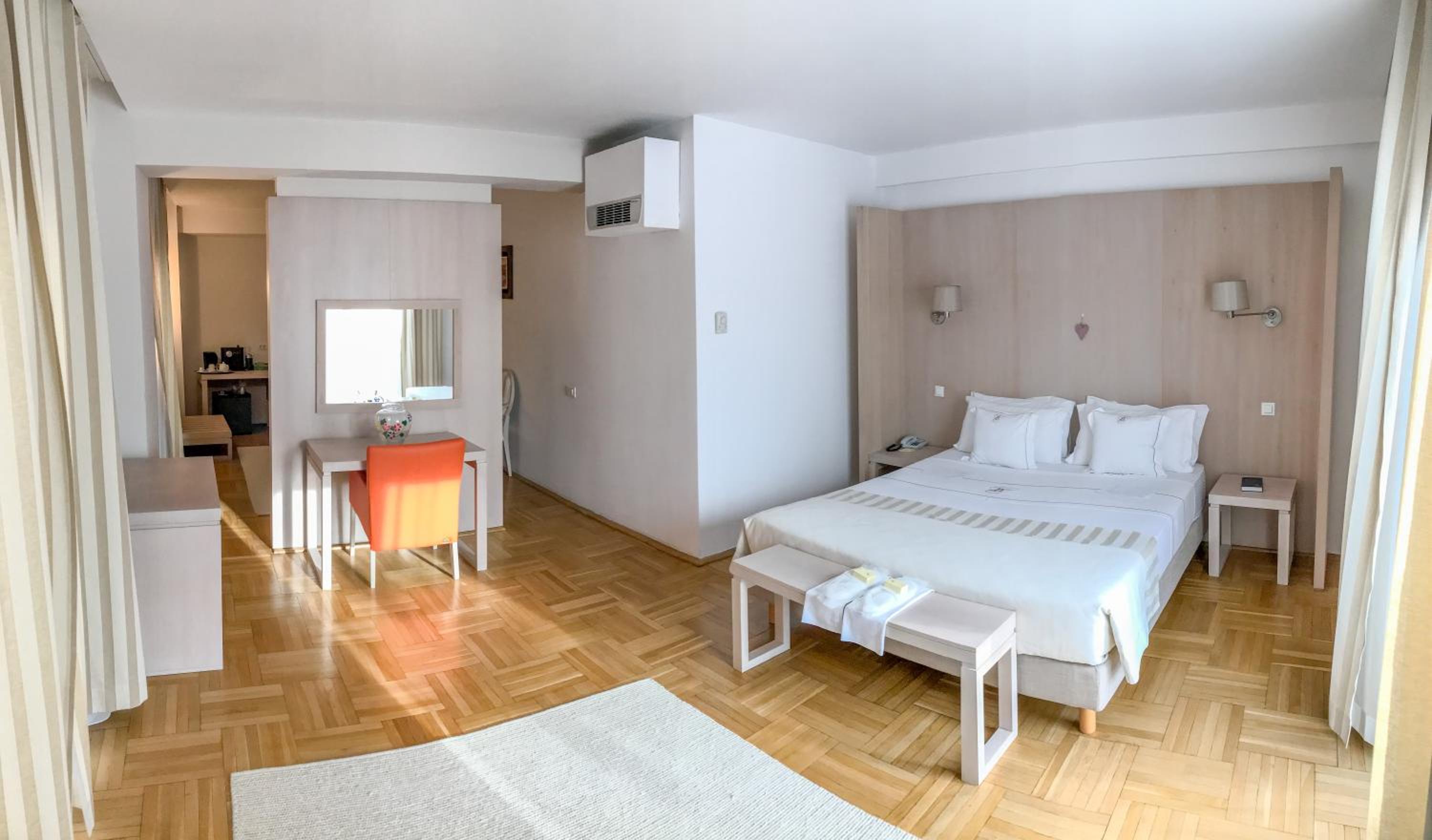 Deluxe Suite - Photo 1